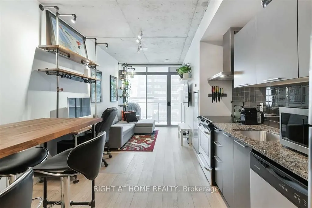 650 King Street W, #602