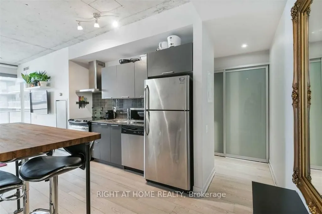 650 King Street W, #602