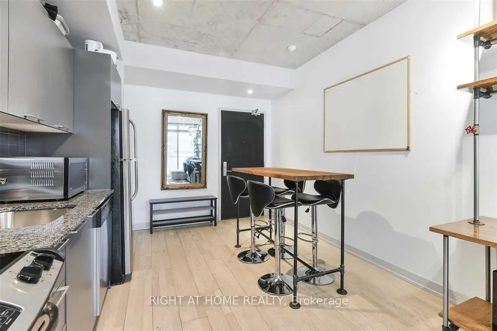 650 King Street W, #602