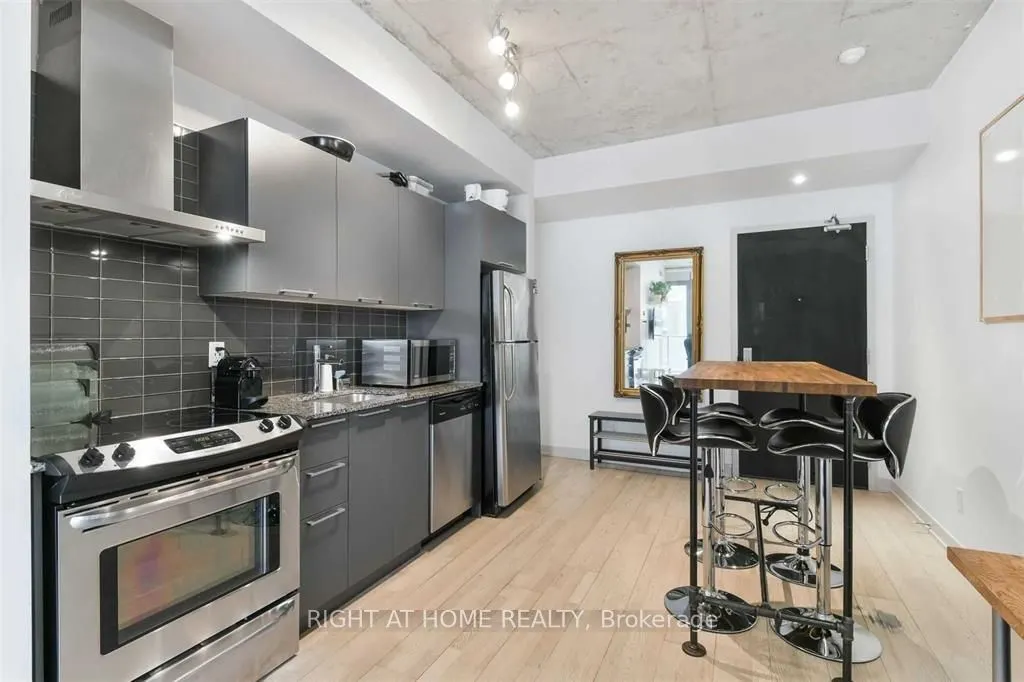 650 King Street W, #602