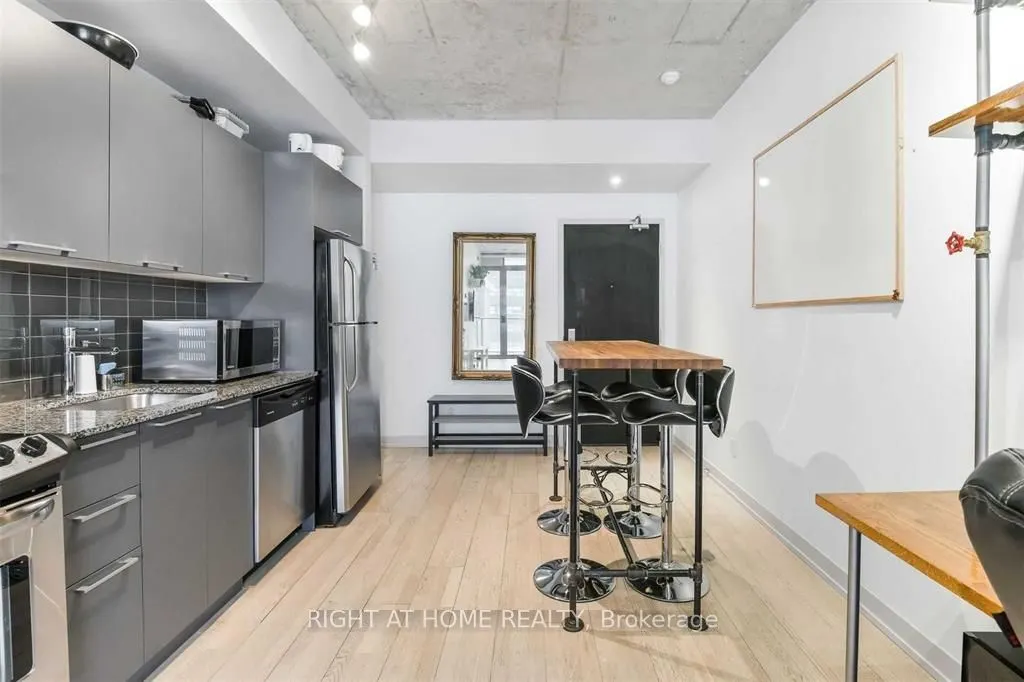 650 King Street W, #602