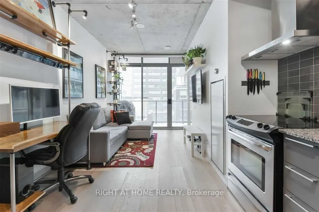 650 King Street W, #602