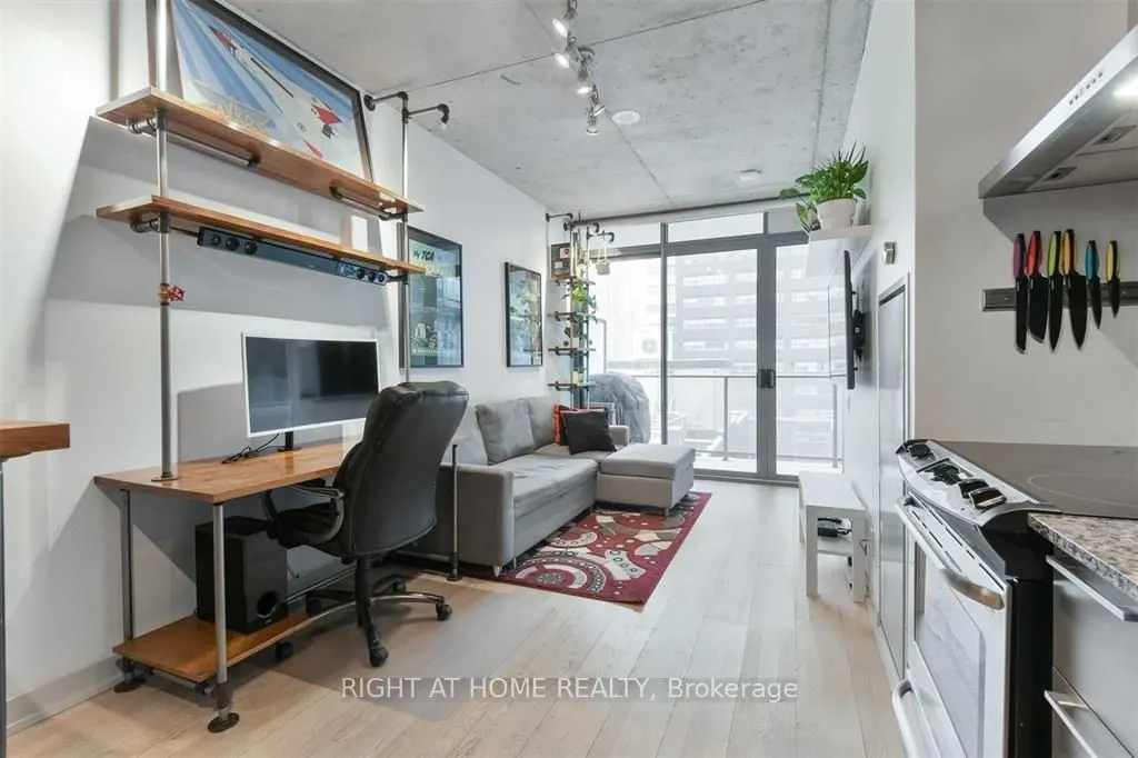 650 King Street W, #602