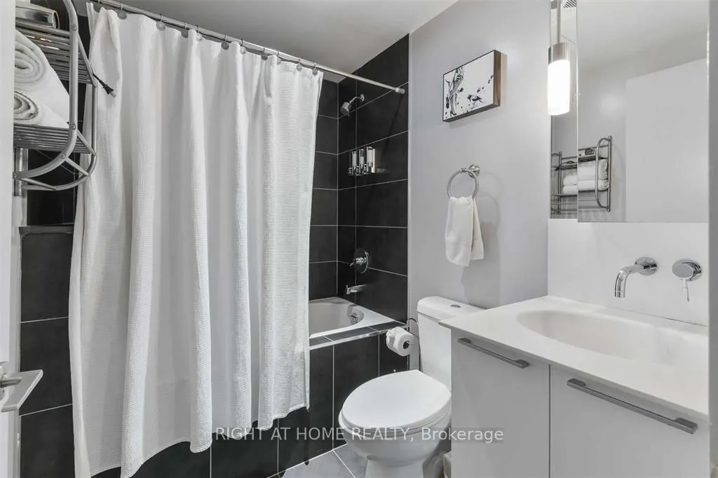 650 King Street W, #602