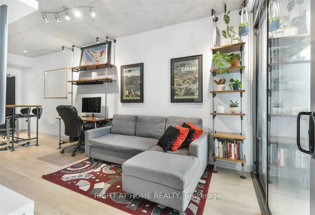 650 King Street W, #602