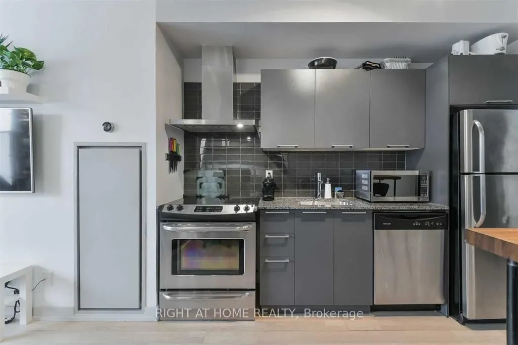 650 King Street W, #602