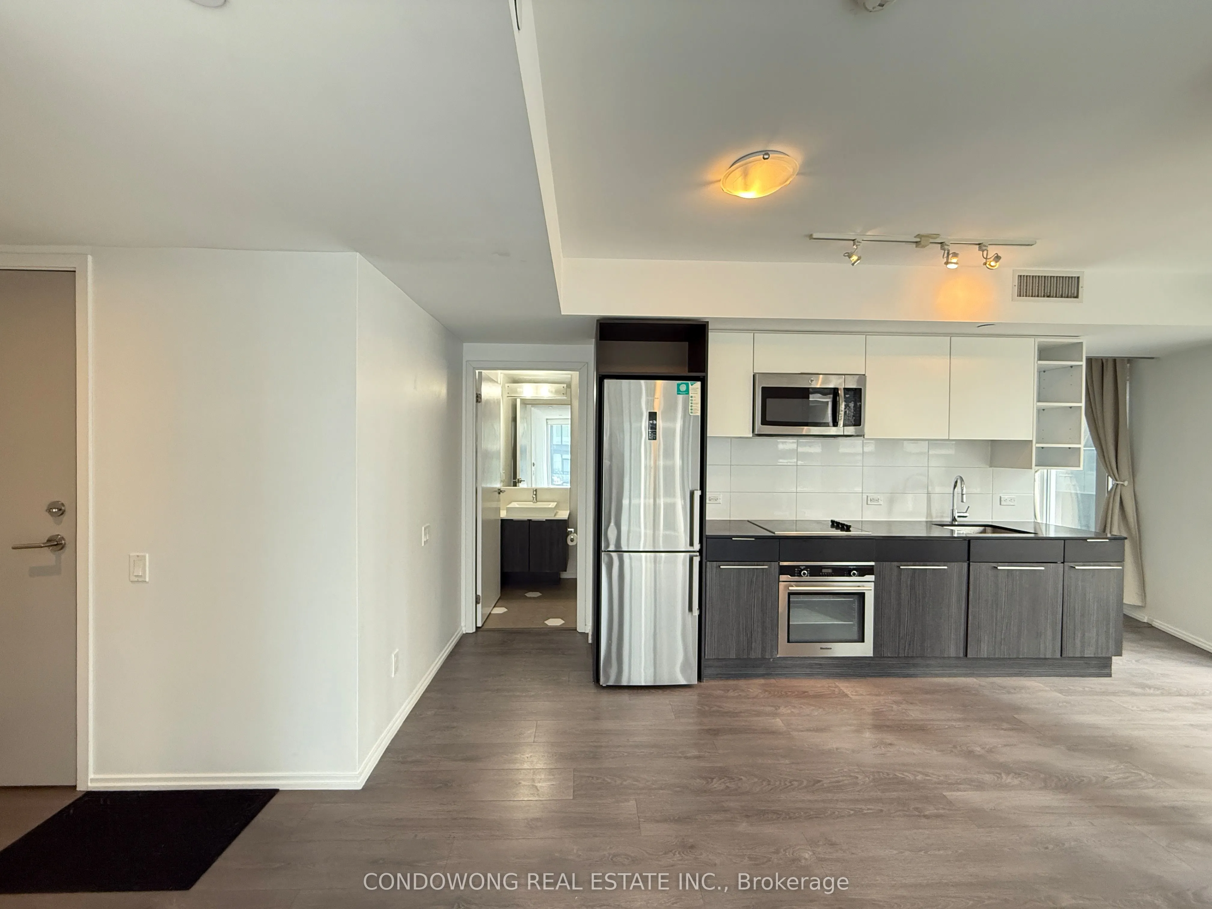 68 Shuter Street, #602