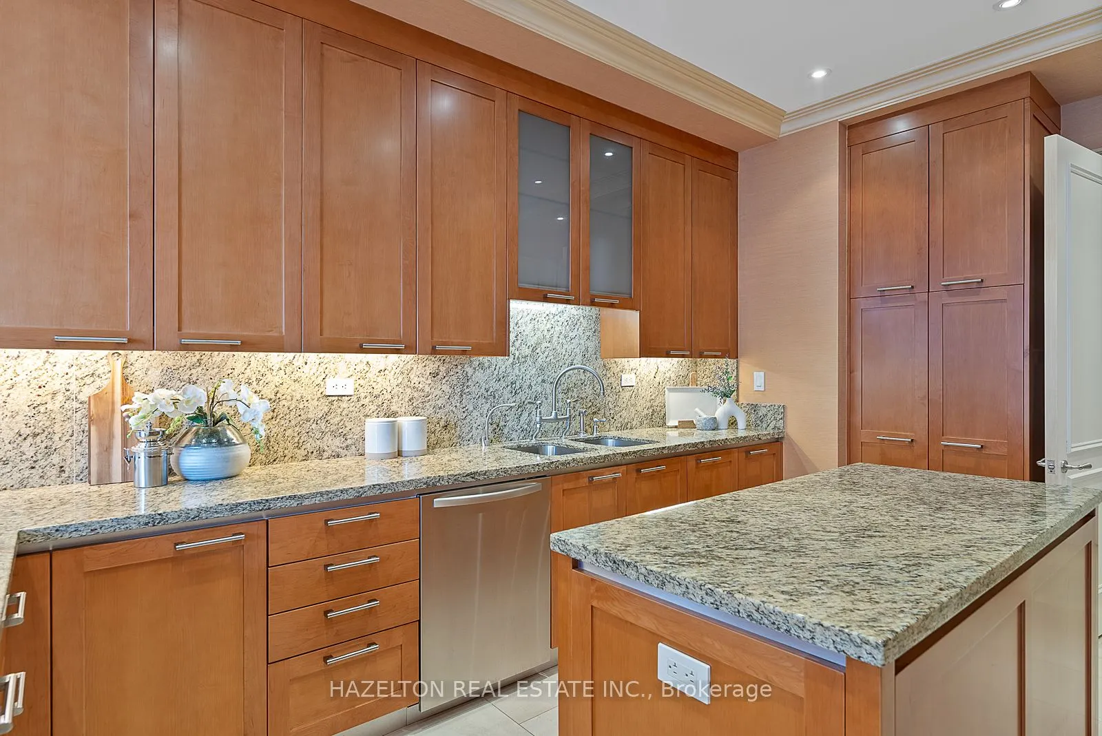1 St Thomas Street, #14B