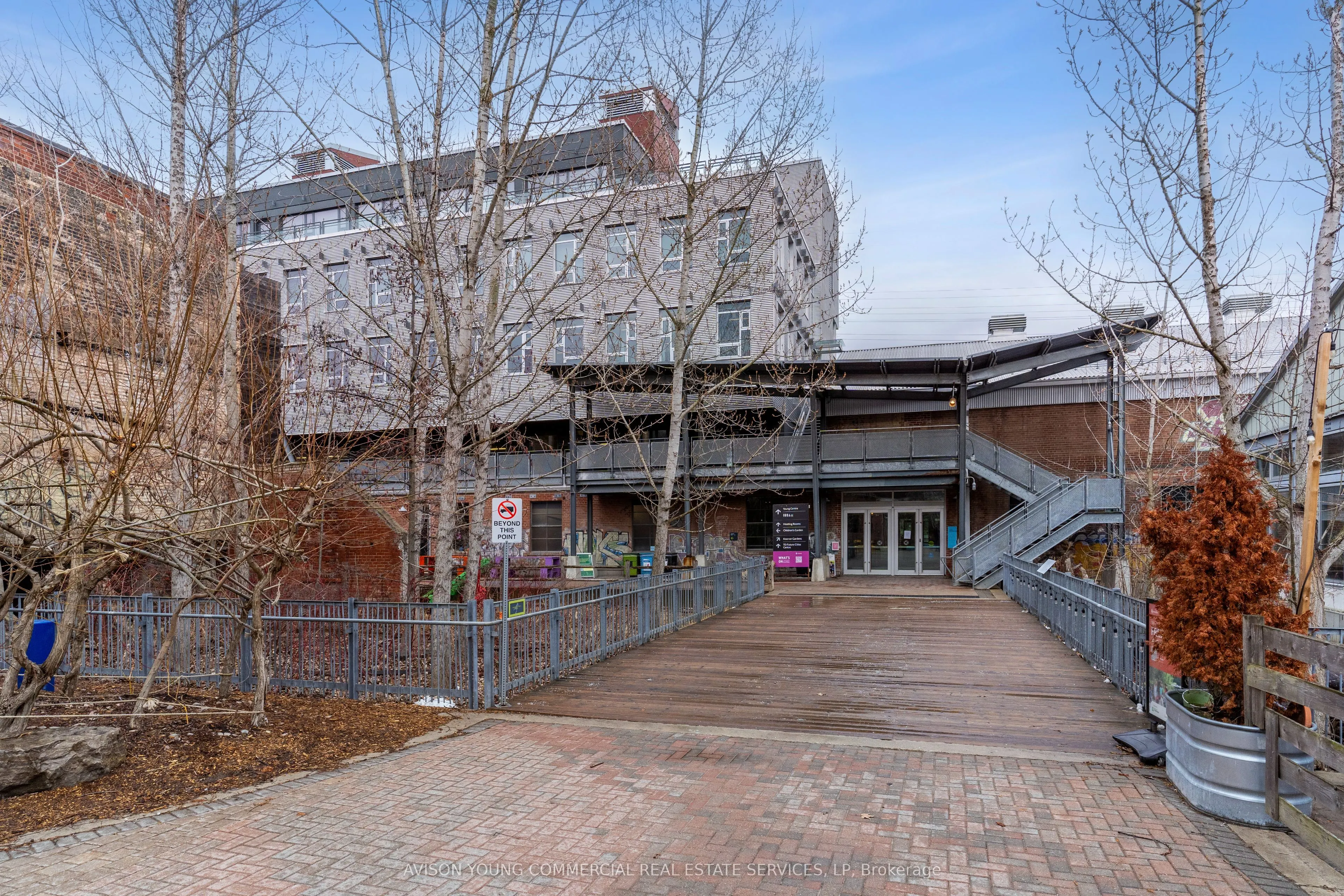 550 Bayview Avenue W, #402