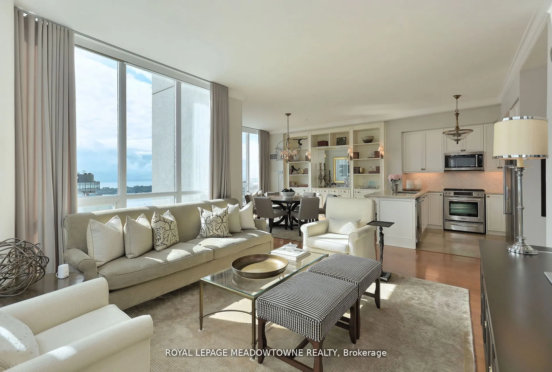 16 YONGE Street, #PH 4006