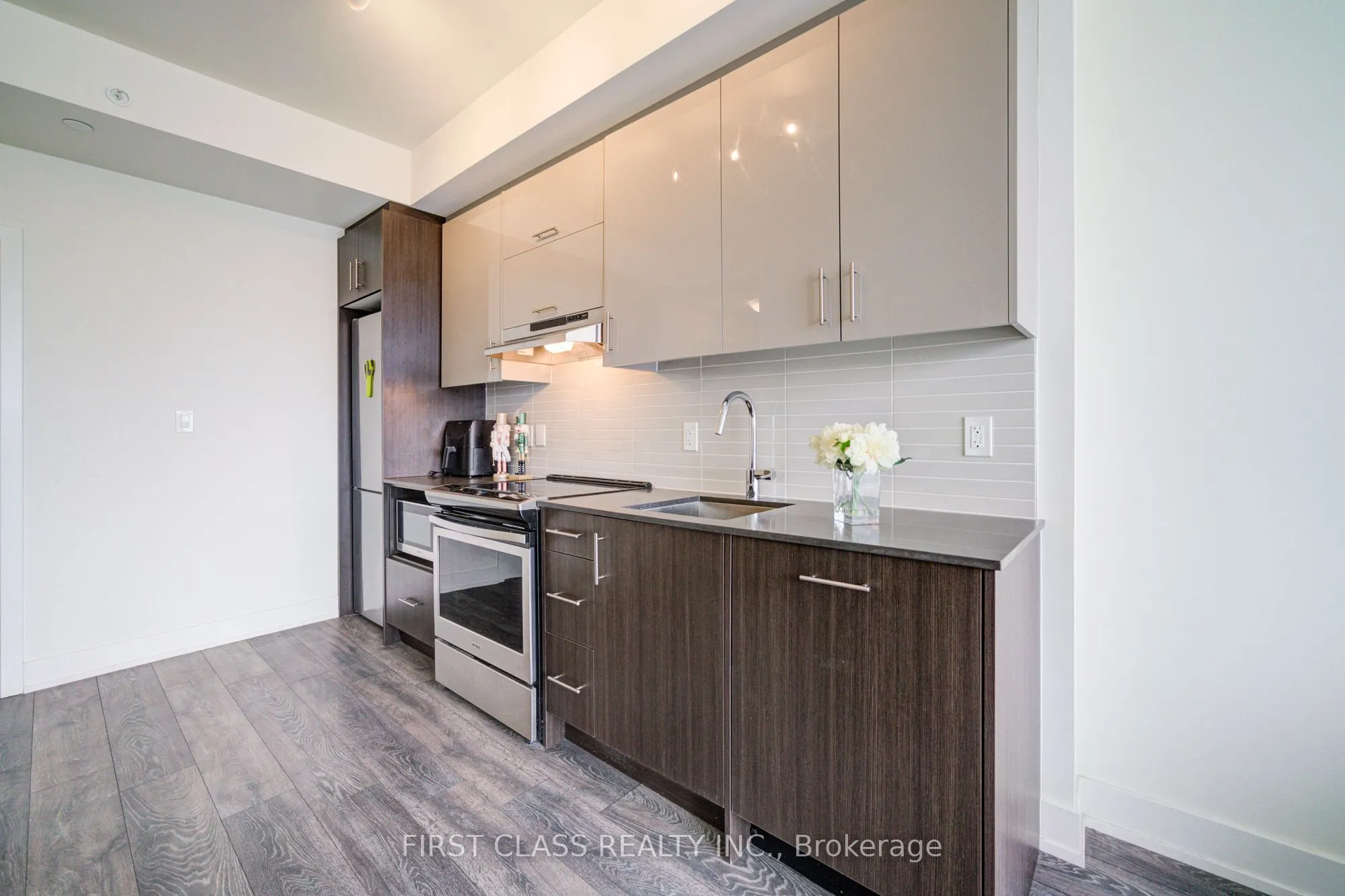 180 Fairview Mall Drive, #1601