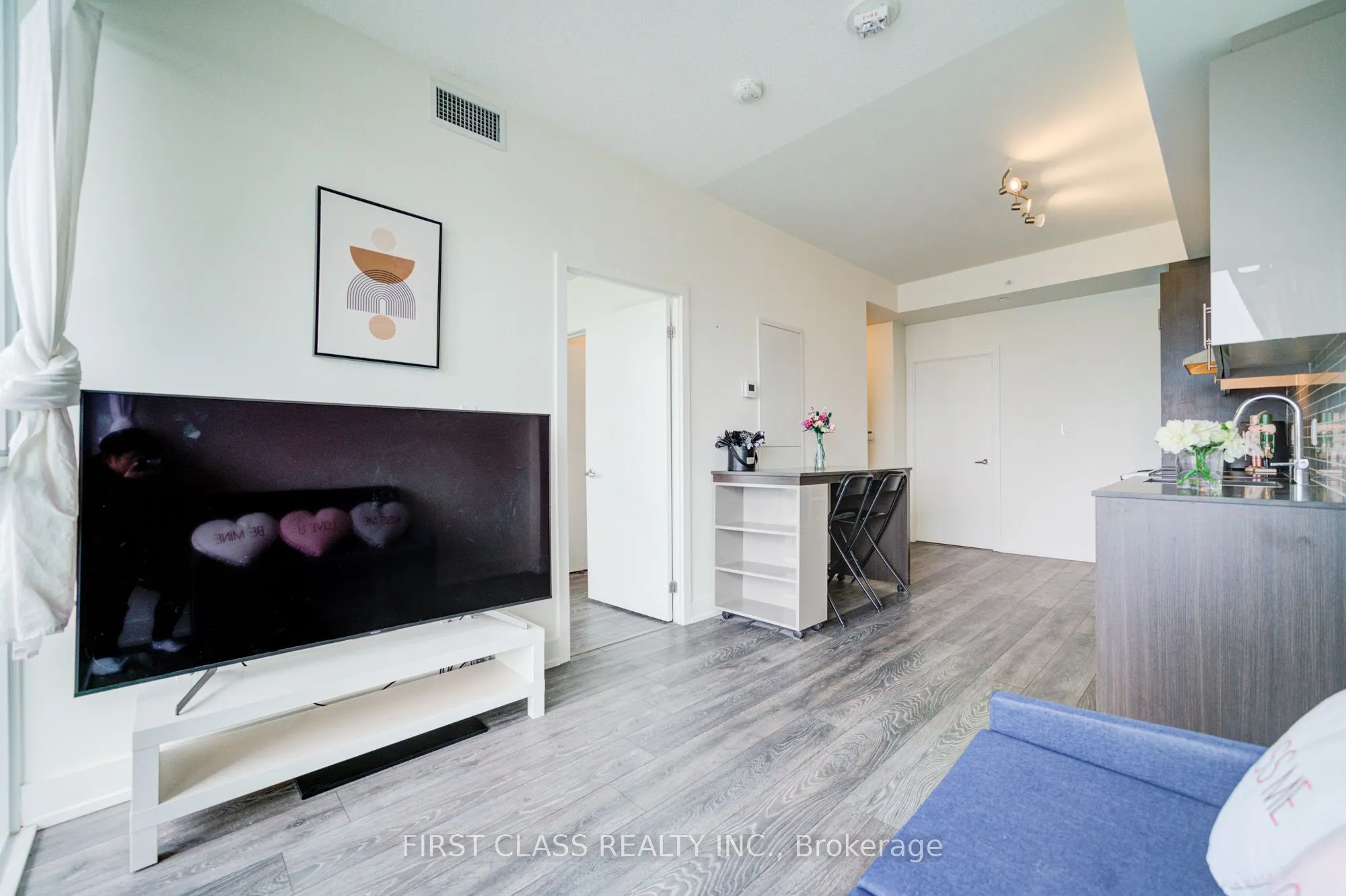 180 Fairview Mall Drive, #1601