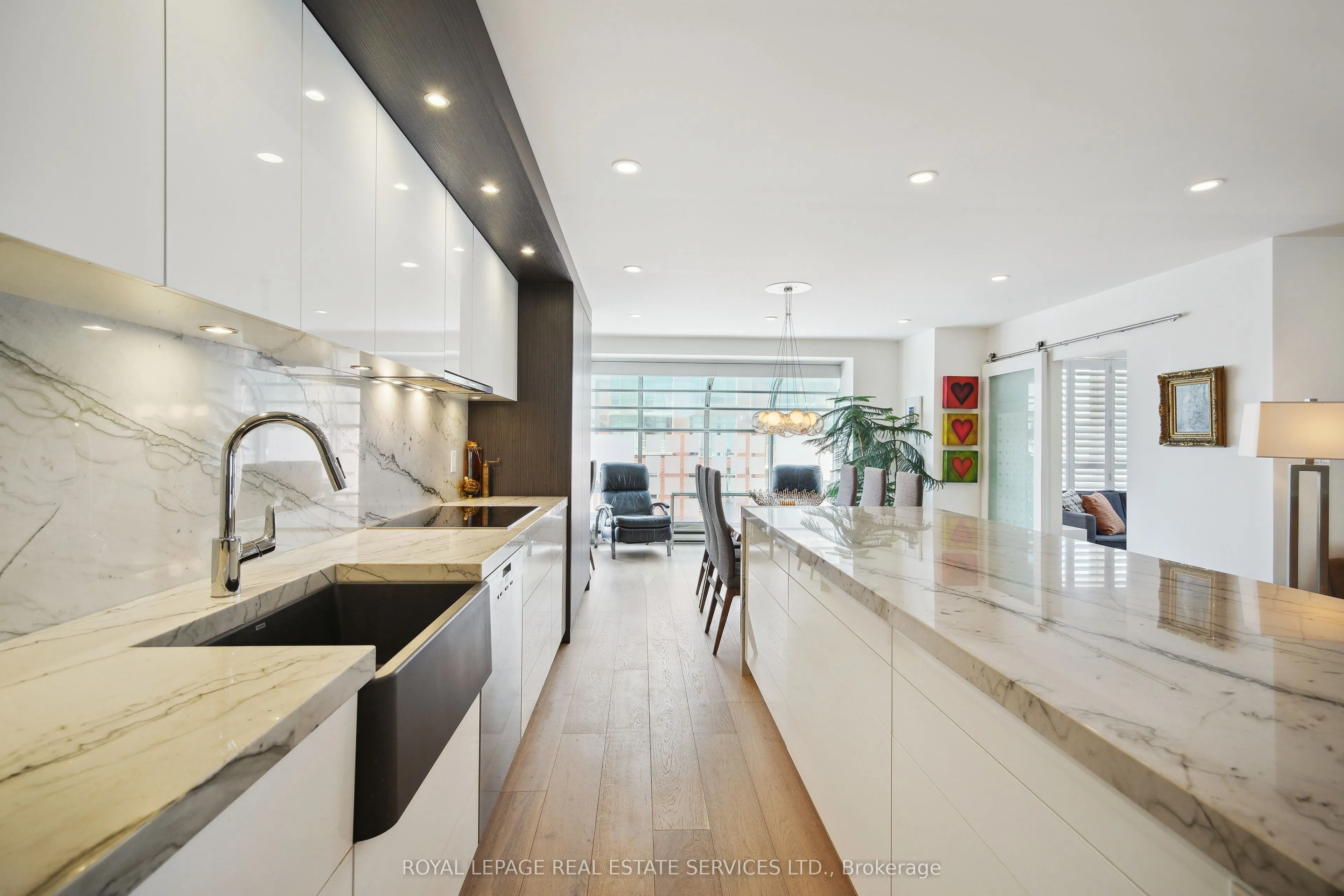 480 Queens Quay W #601