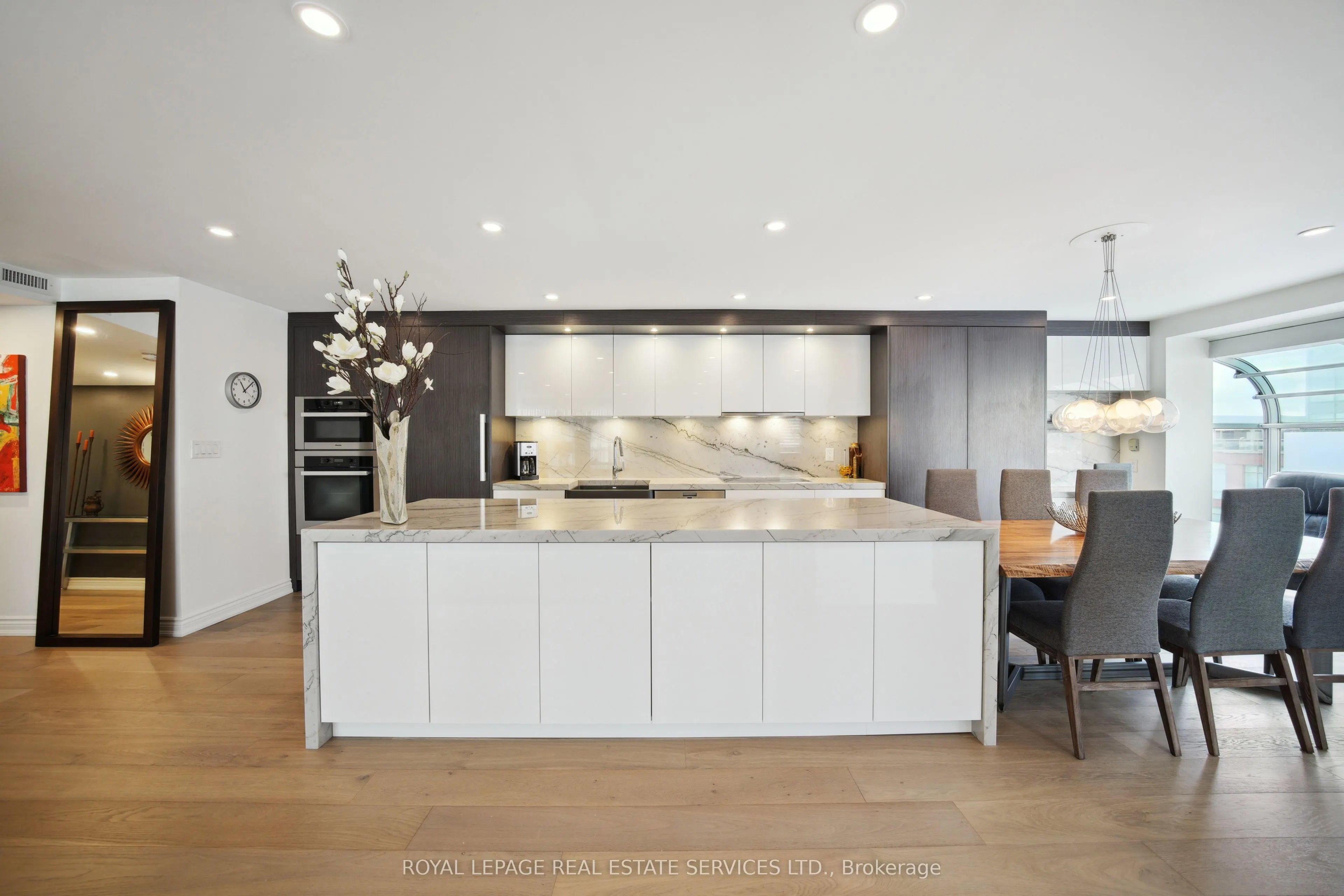 480 Queens Quay W #601
