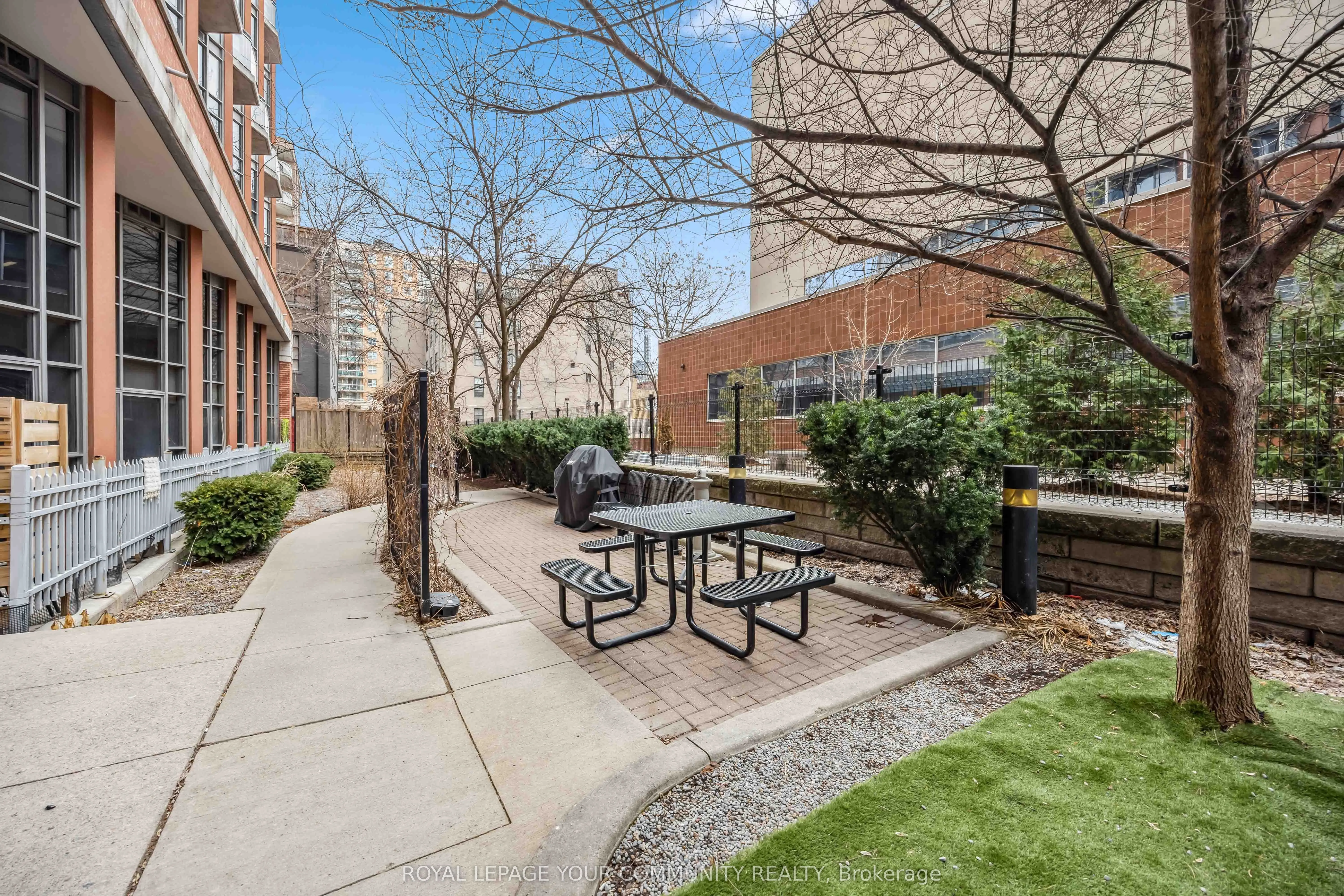 255 Richmond Street E, #1010