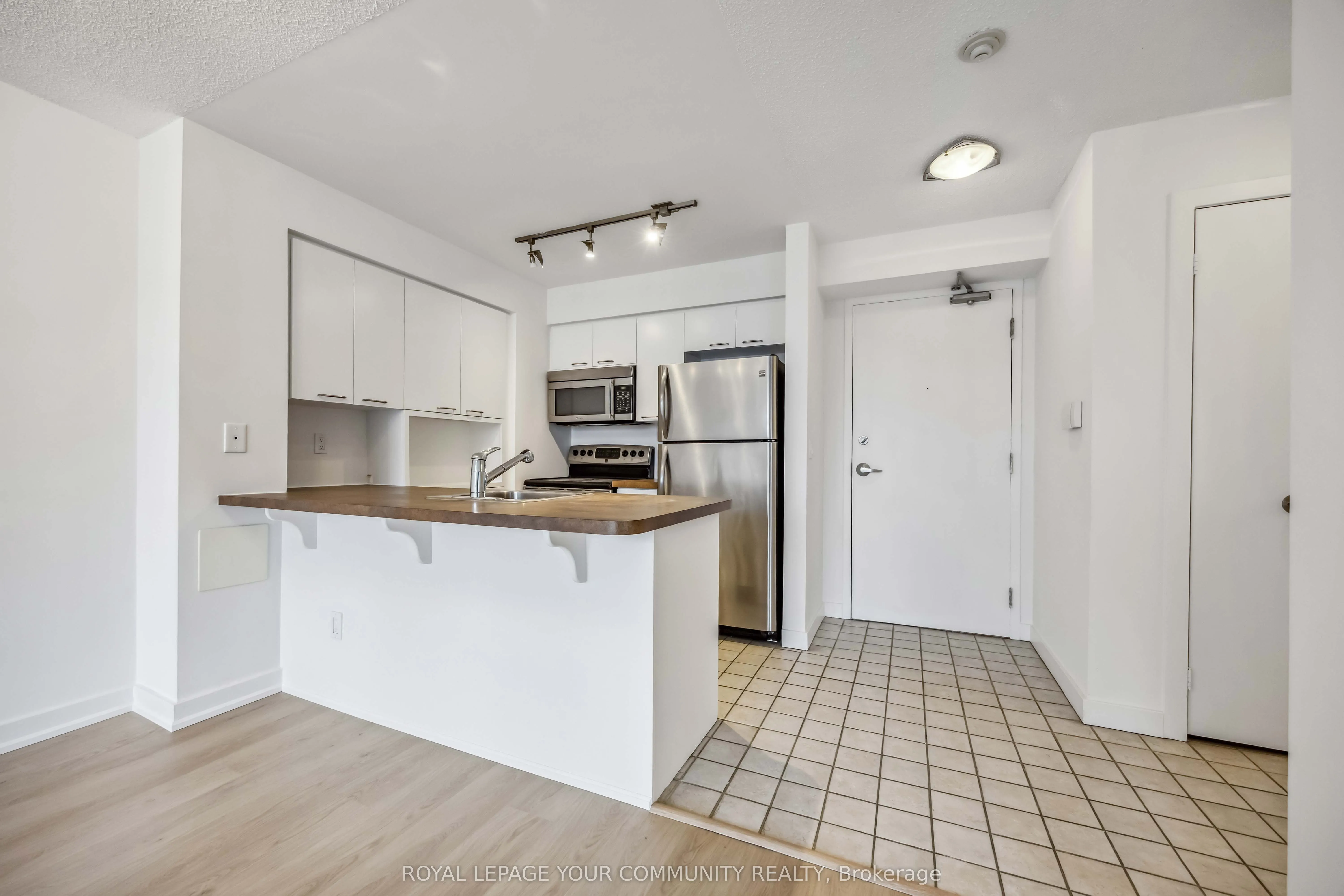 255 Richmond Street E, #1010