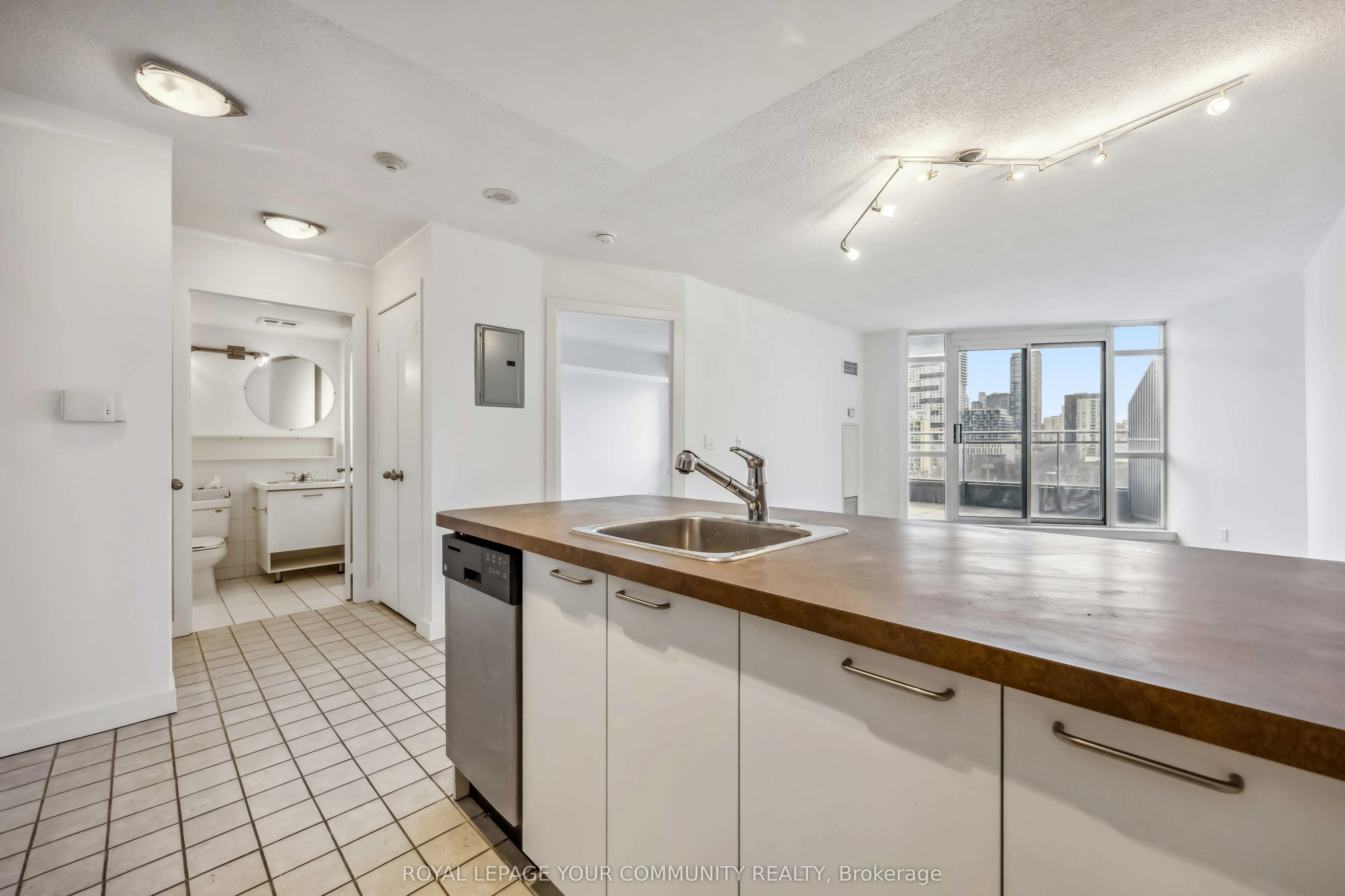 255 Richmond Street E, #1010