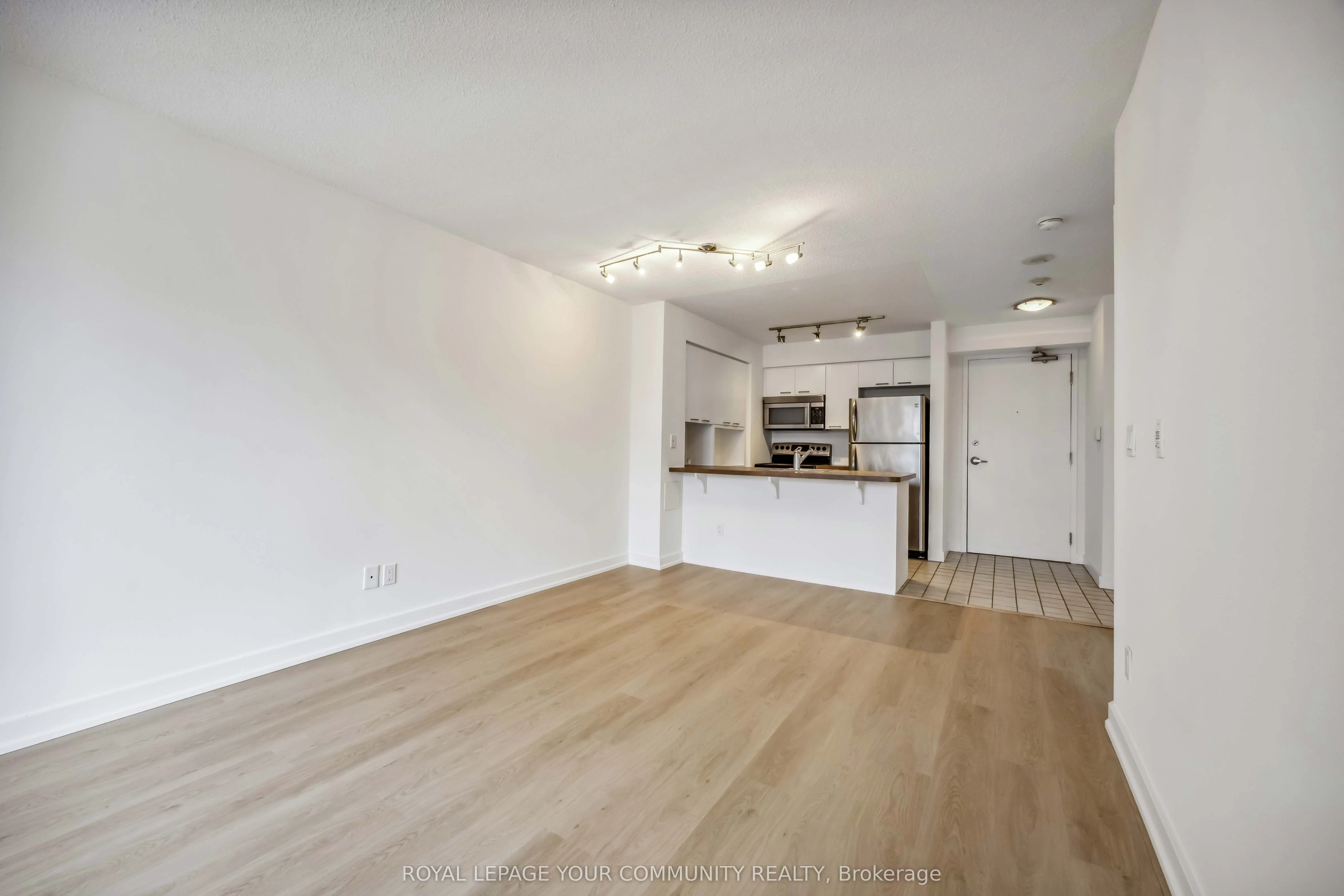 255 Richmond Street E, #1010