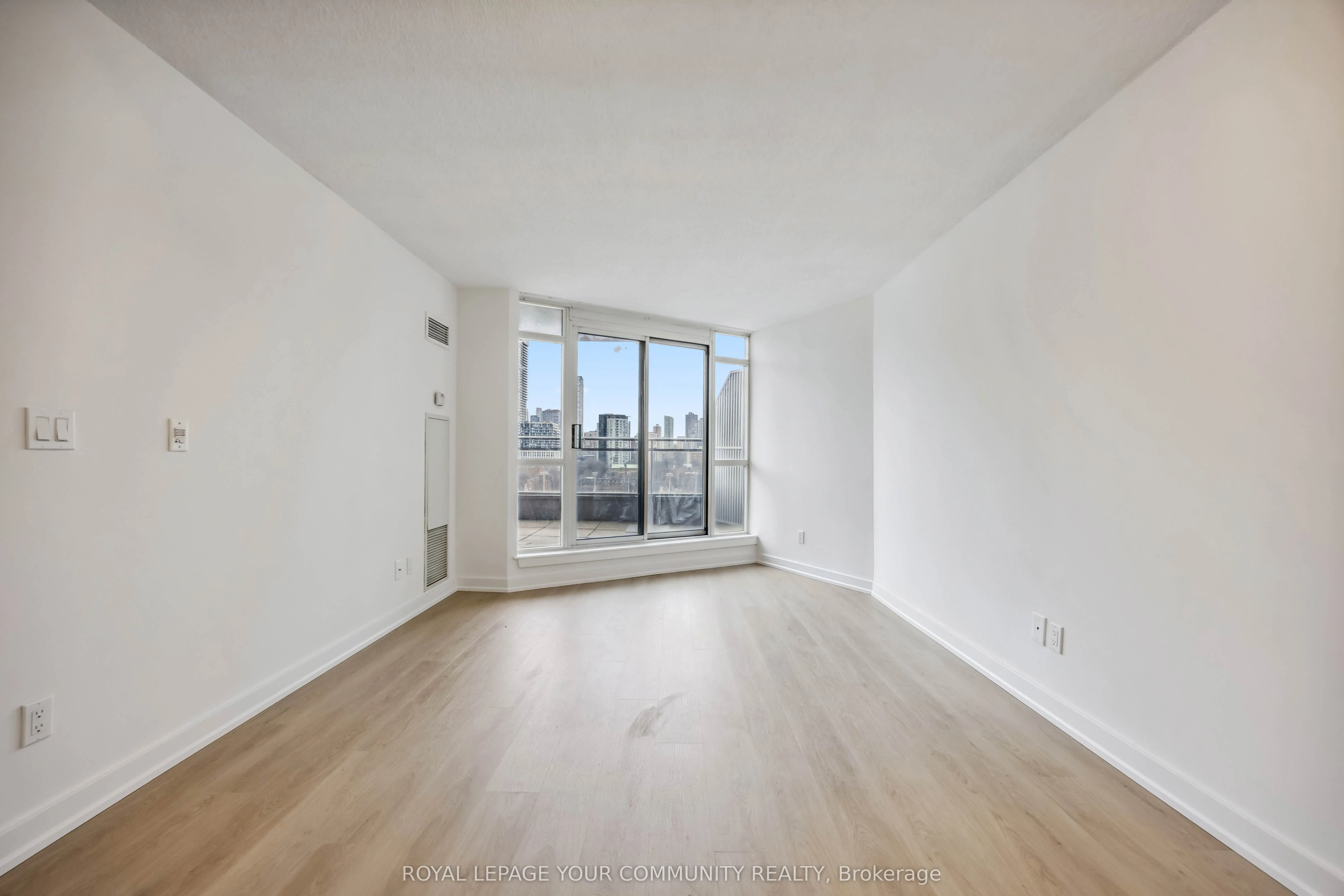 255 Richmond Street E, #1010