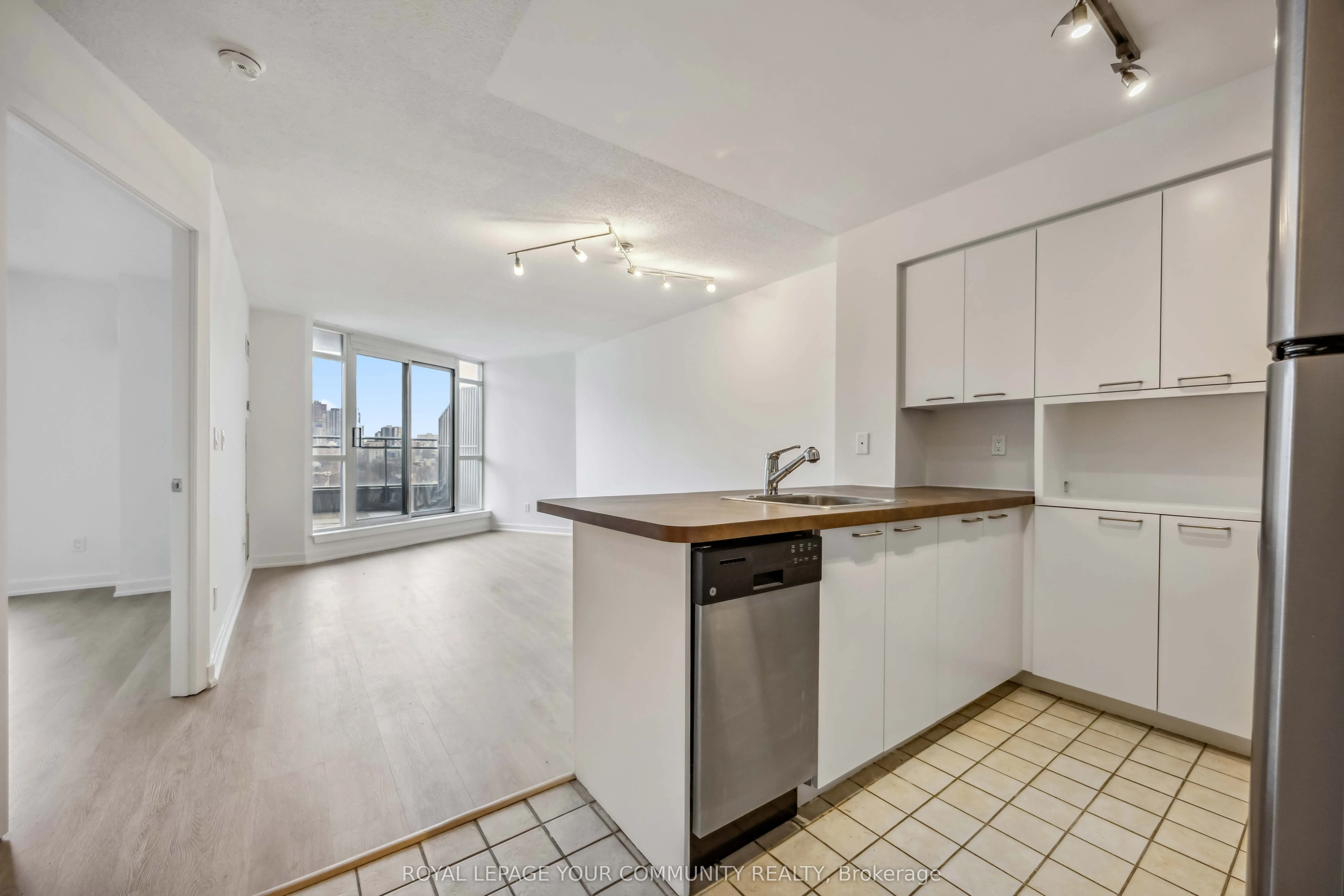 255 Richmond Street E, #1010