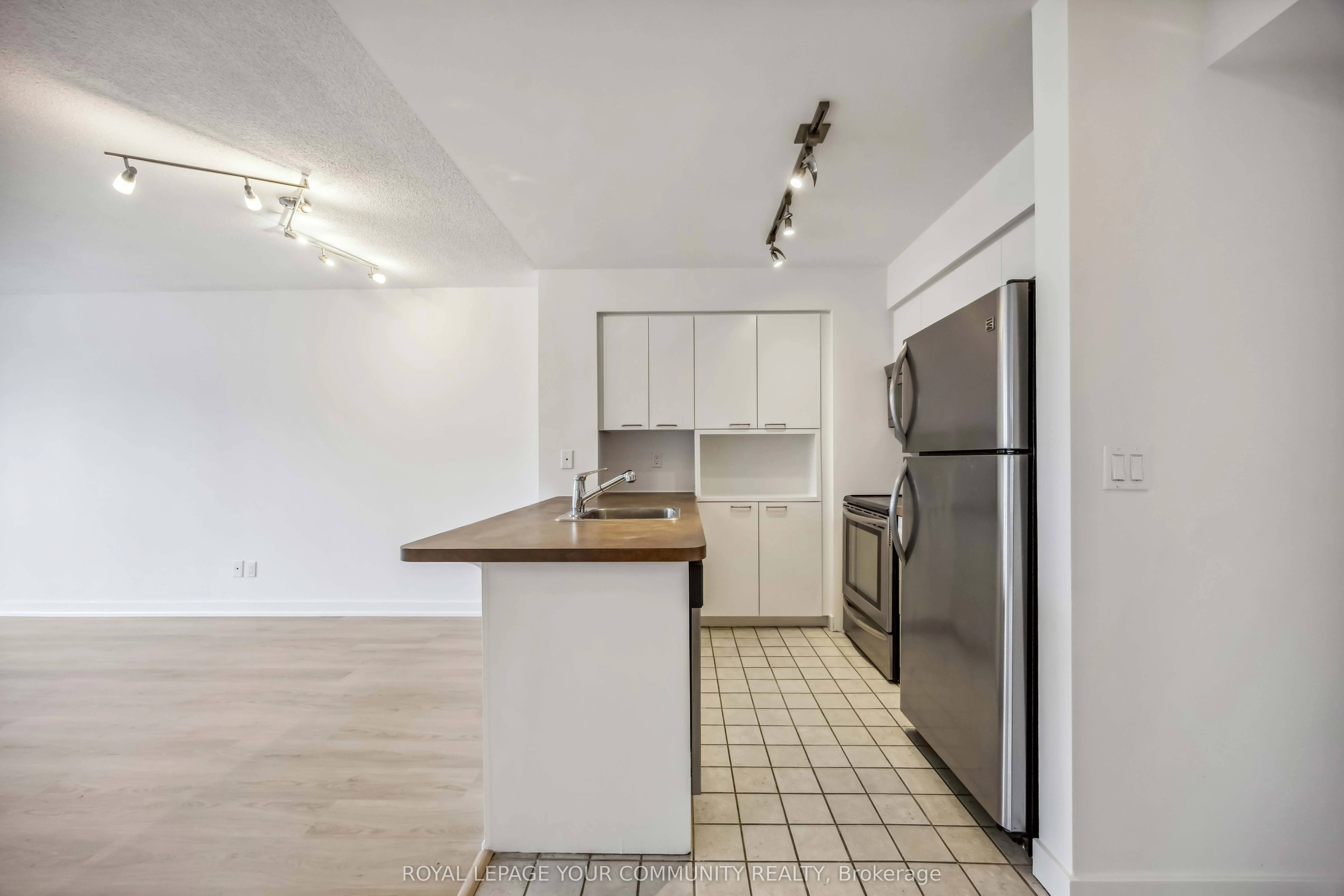255 Richmond Street E, #1010