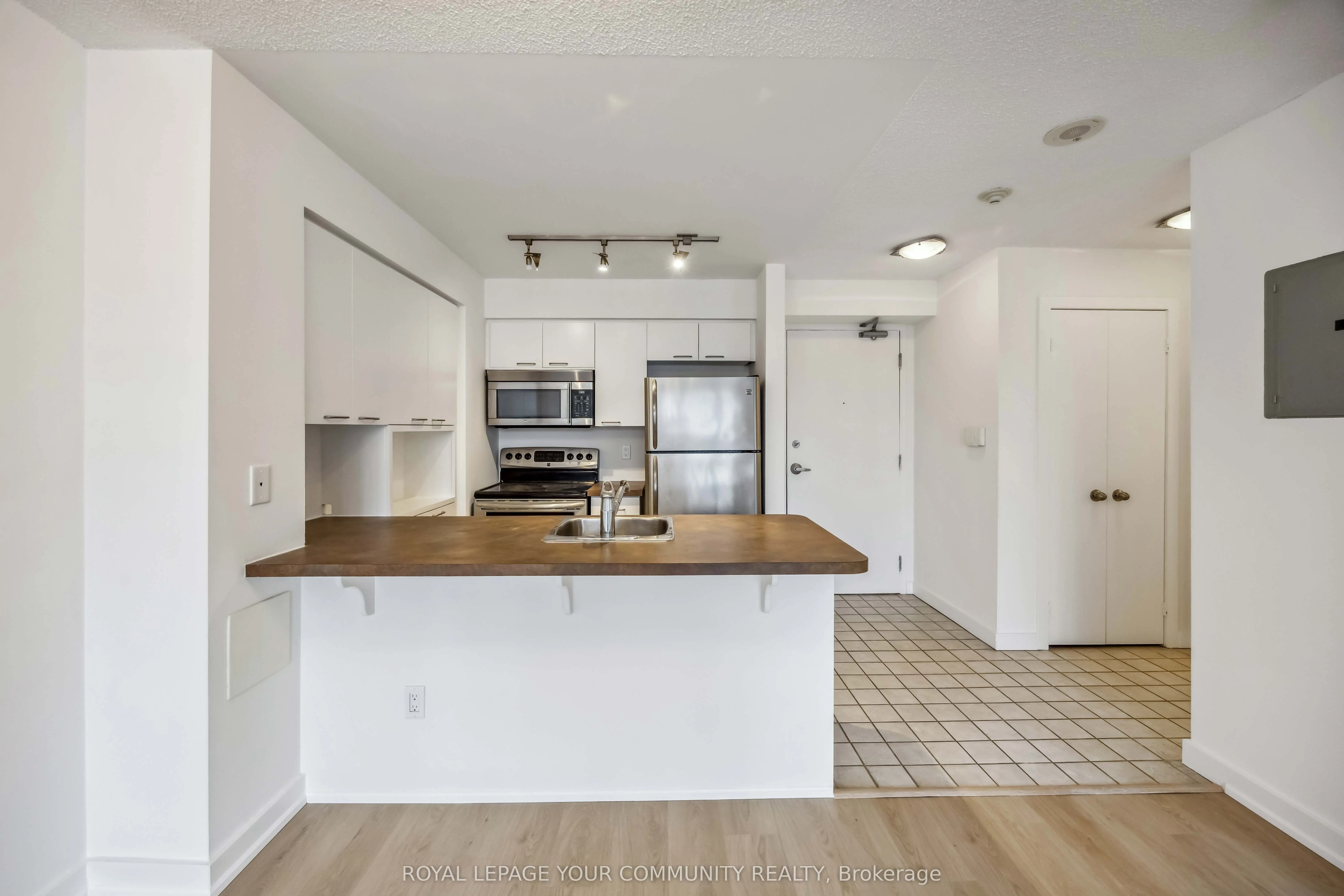 255 Richmond Street E, #1010