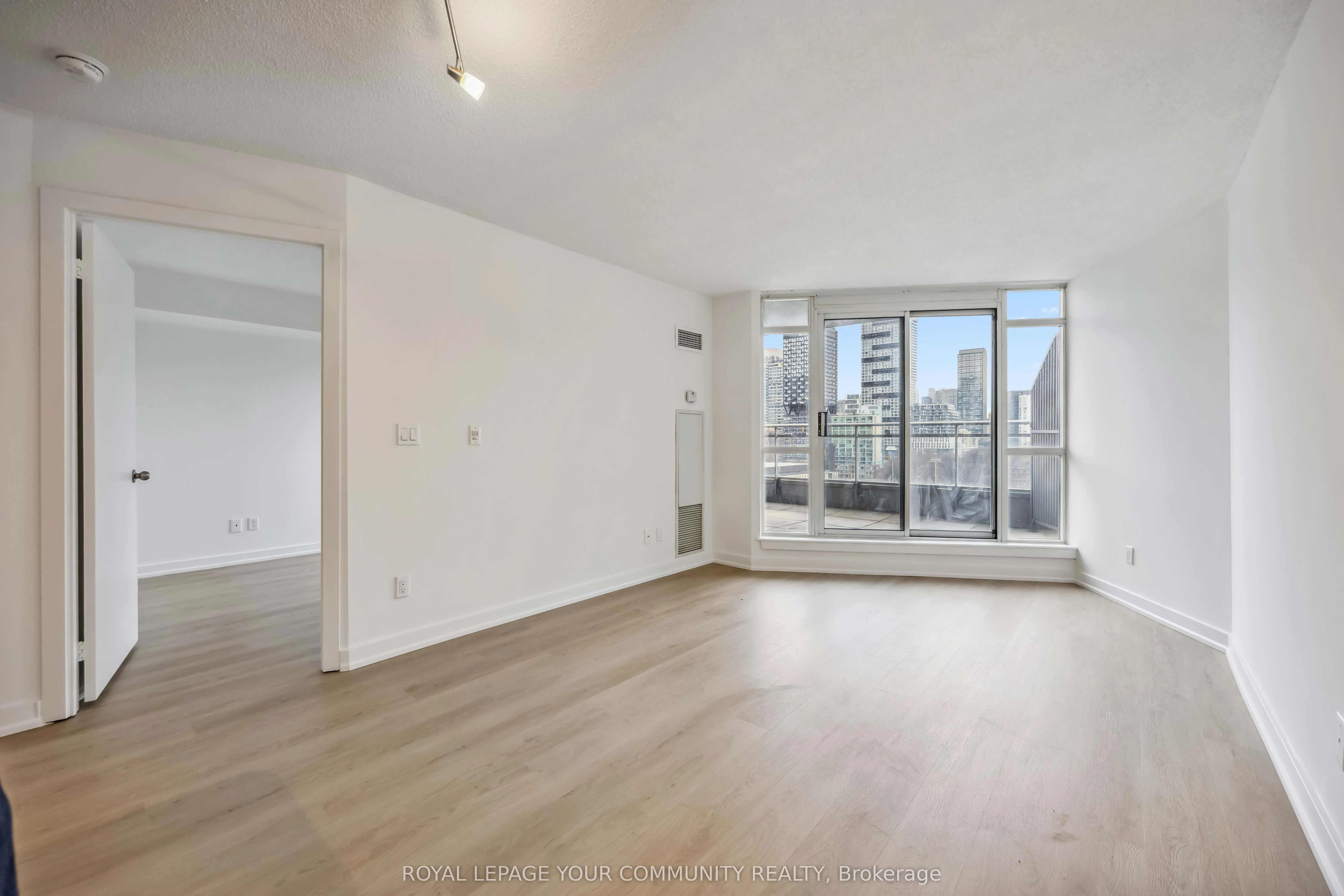 255 Richmond Street E, #1010