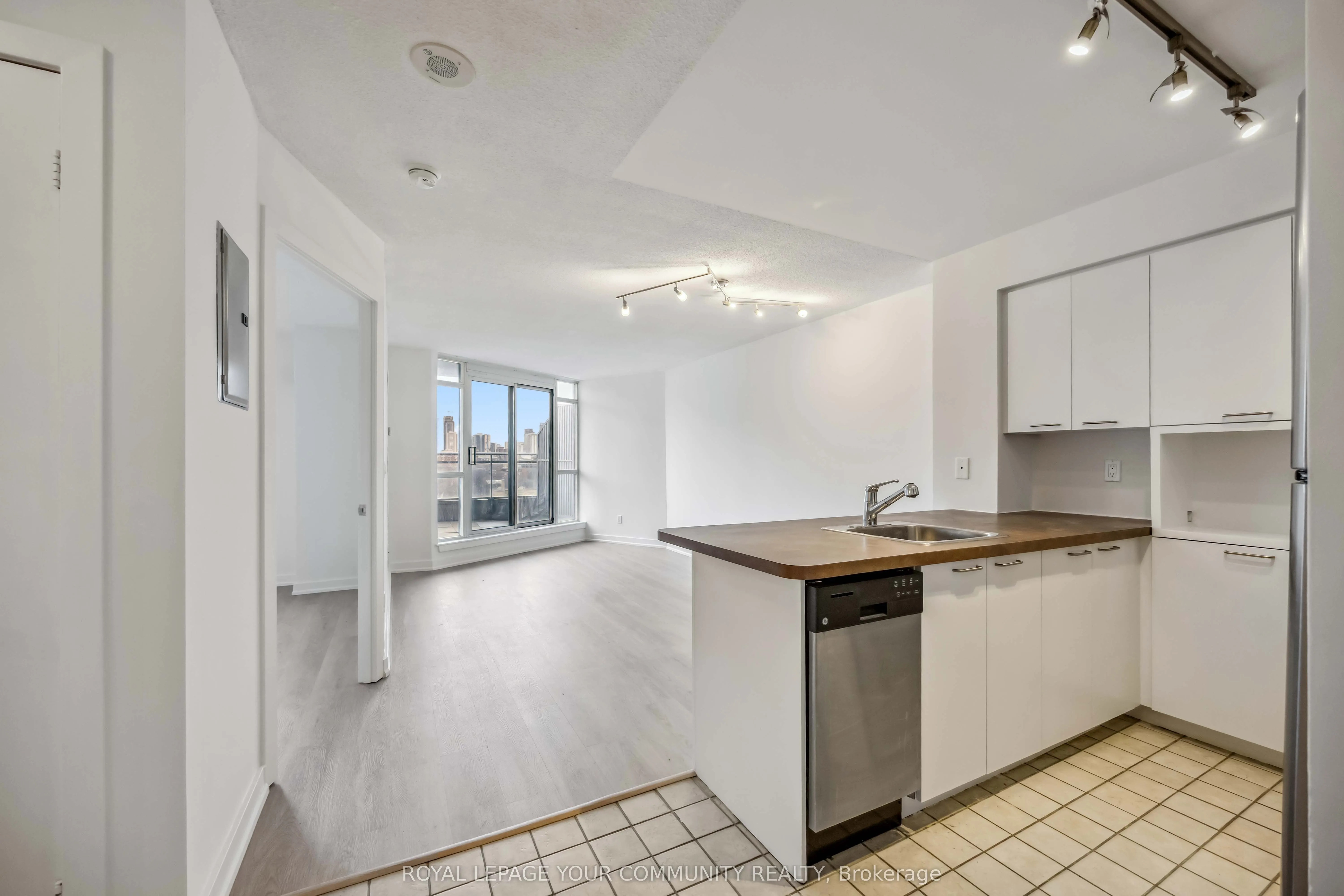 255 Richmond Street E, #1010