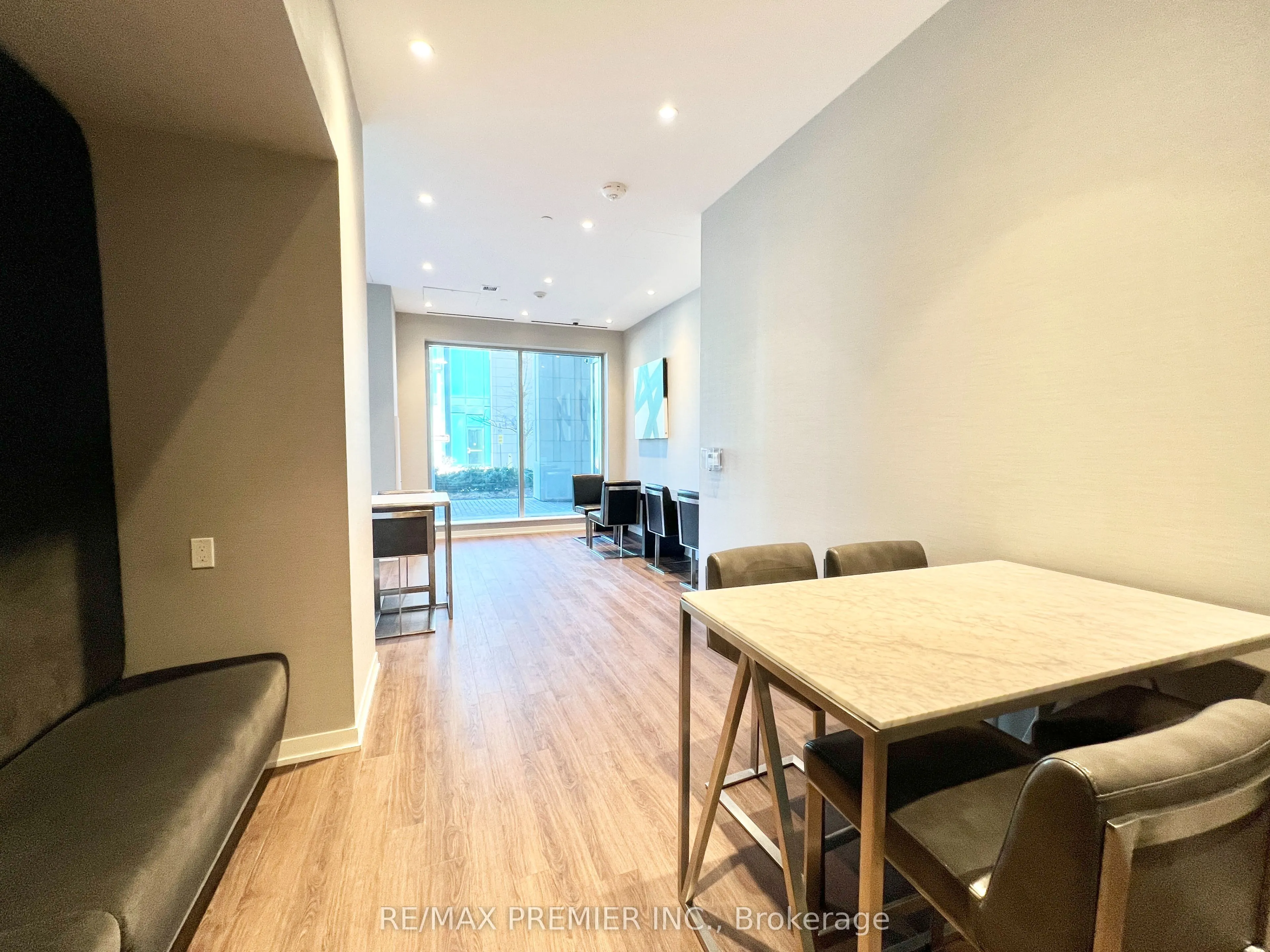 31 Tippet Road, #1207
