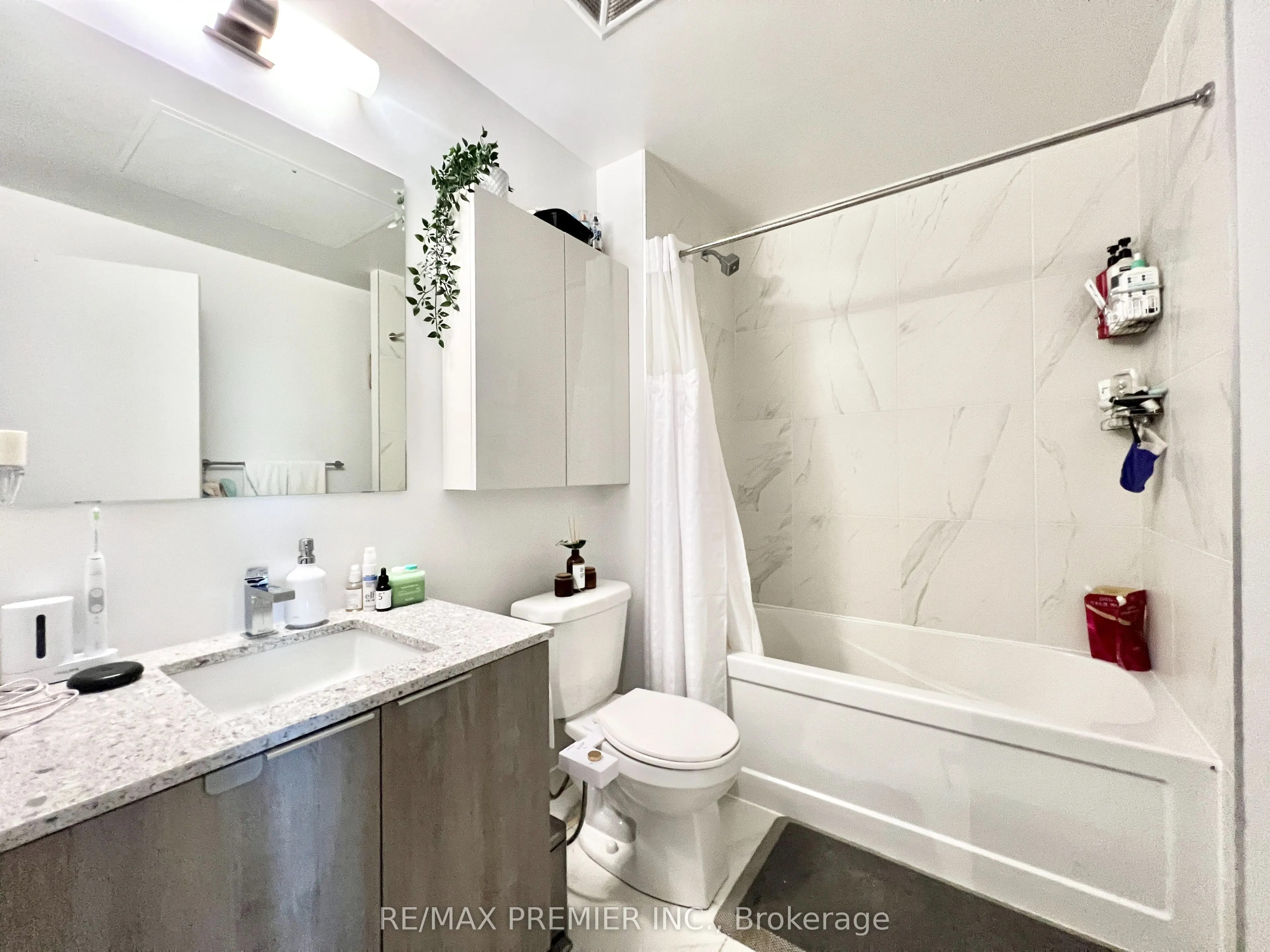 31 Tippet Road, #1207