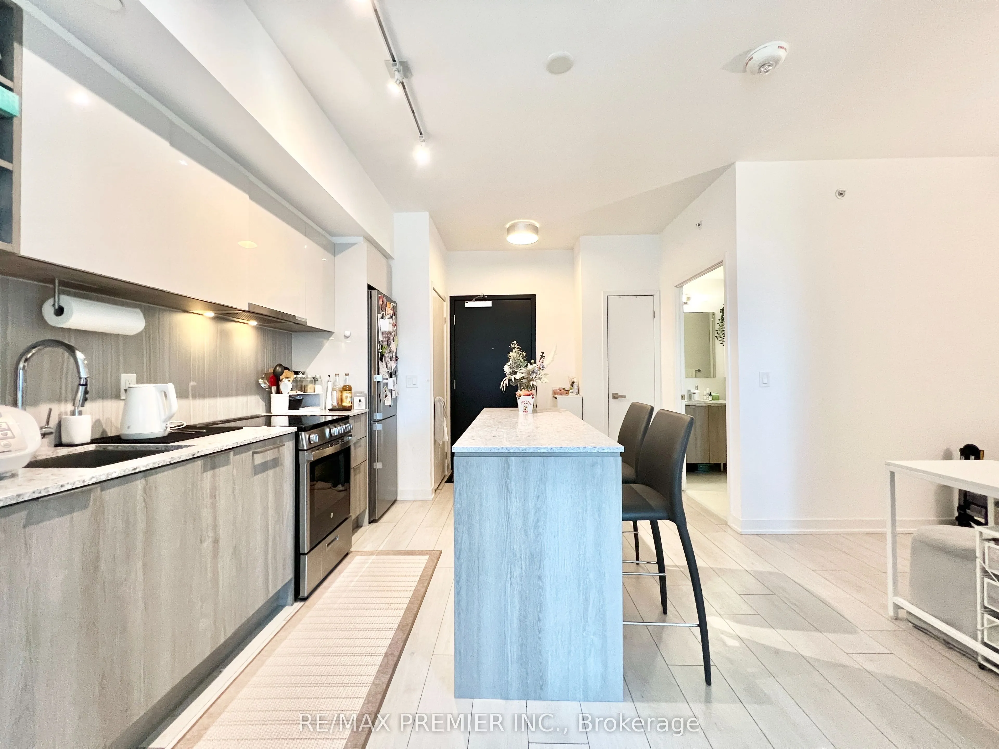 31 Tippet Road, #1207