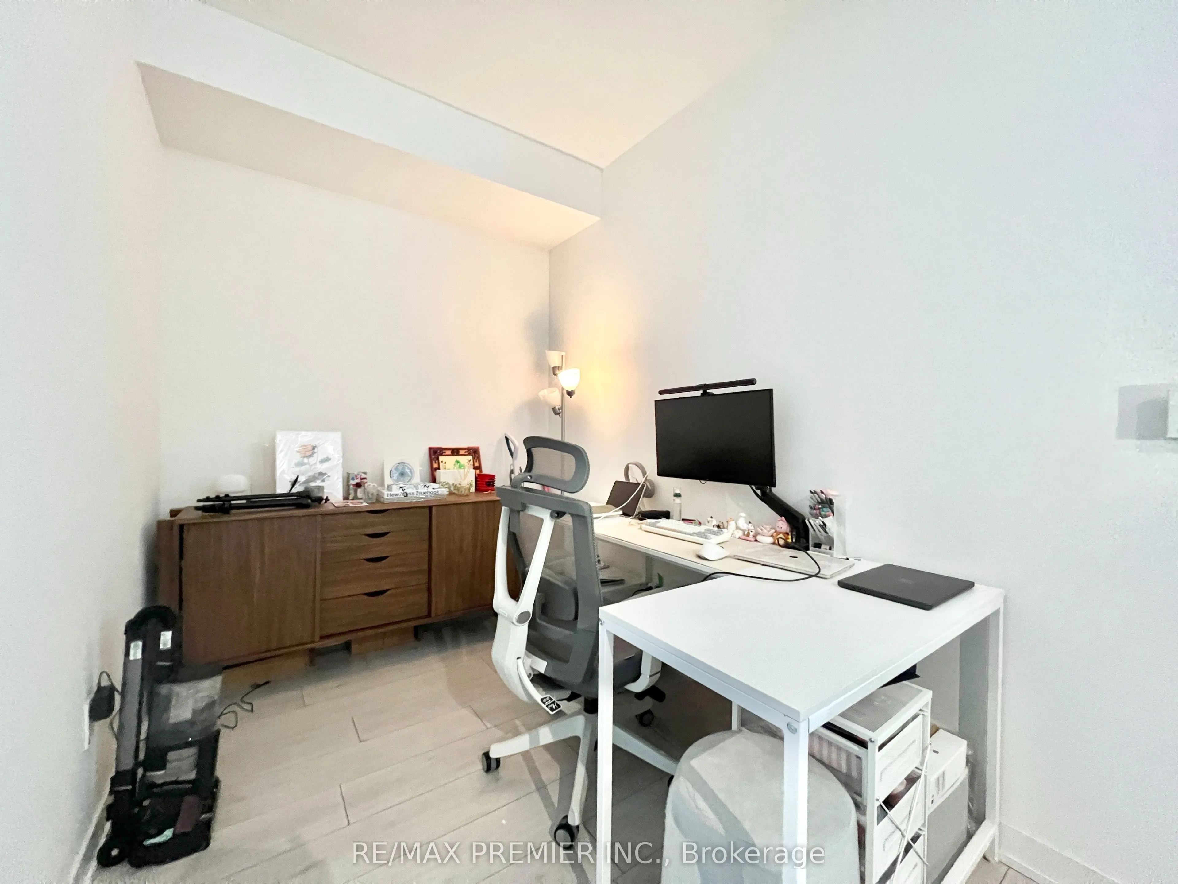 31 Tippet Road, #1207