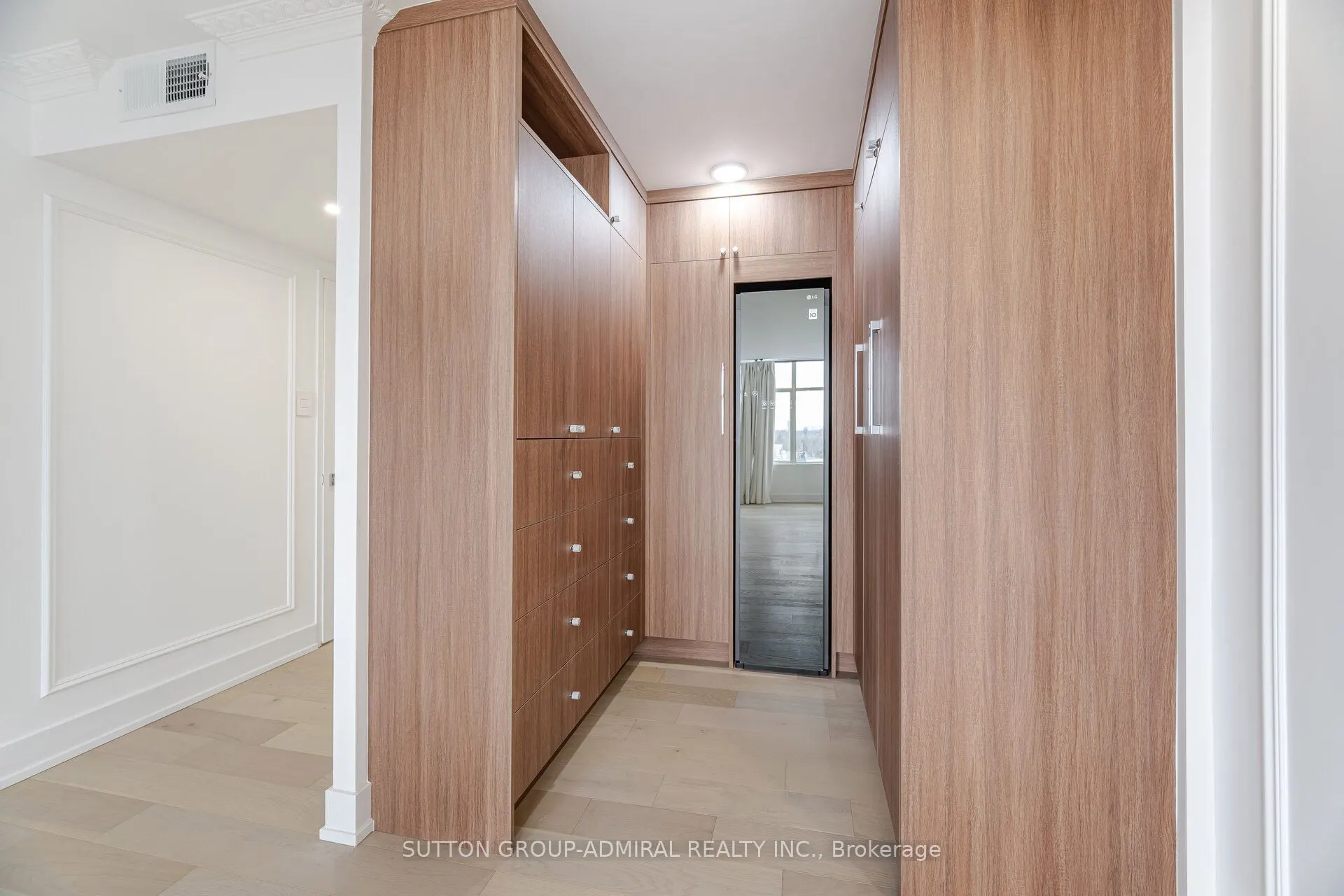 900 Yonge Street, #902