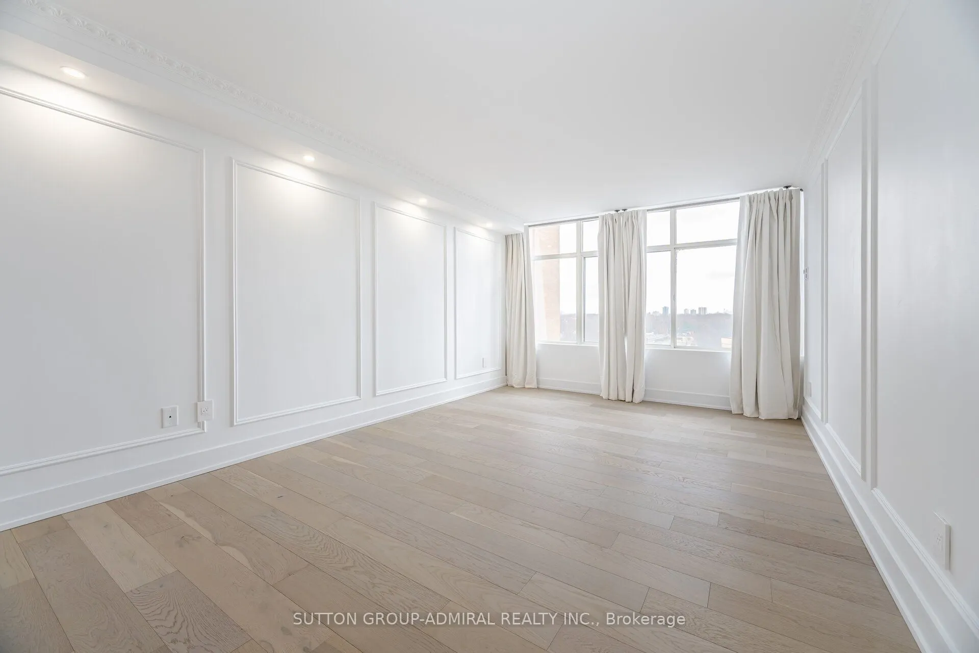 900 Yonge Street, #902