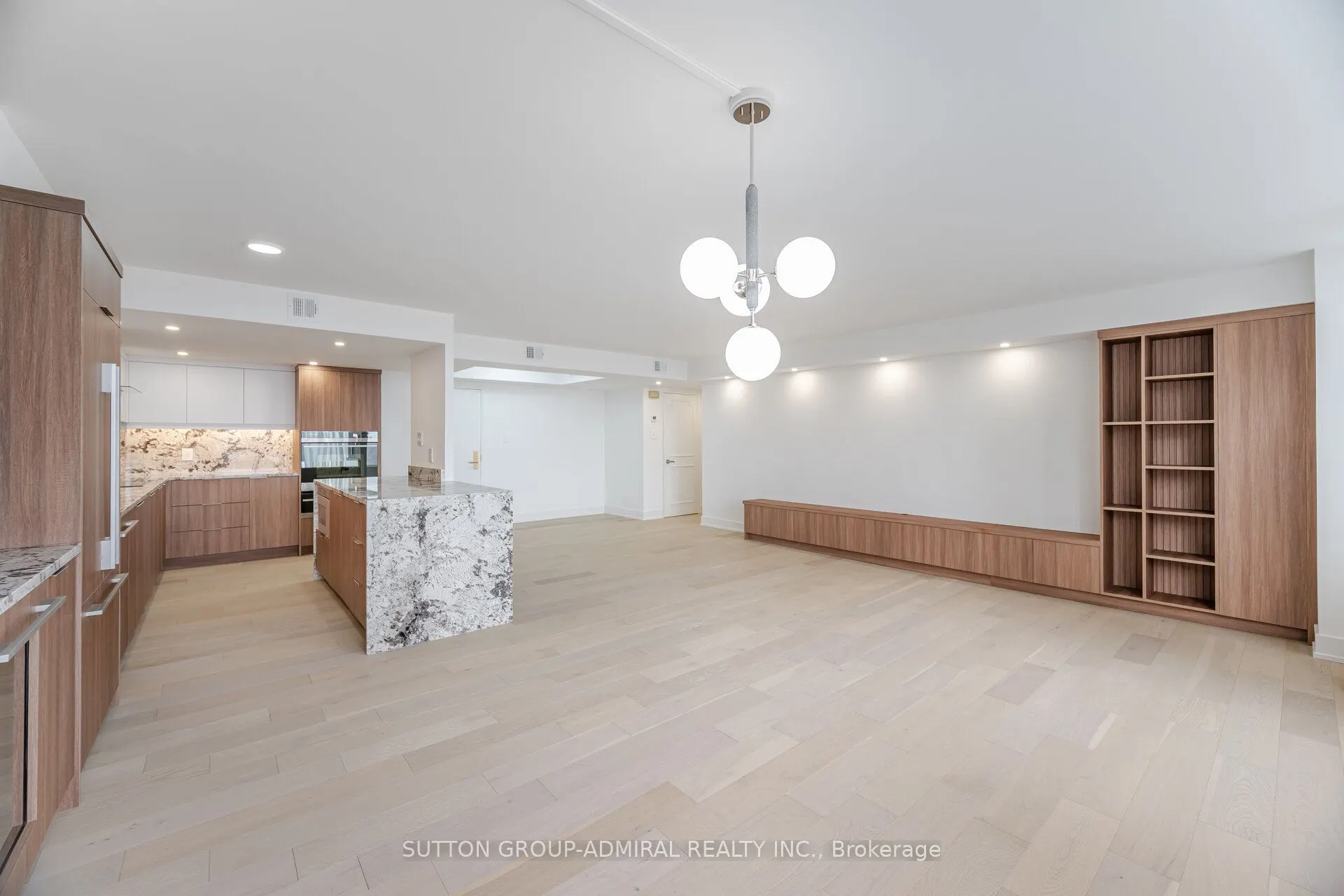 900 Yonge Street, #902