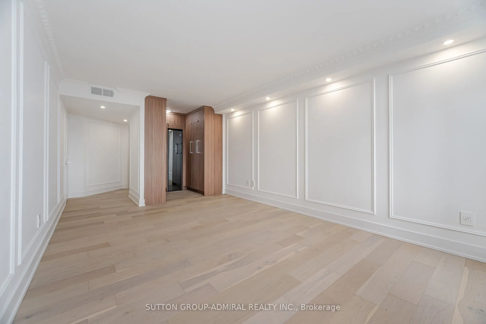900 Yonge Street, #902