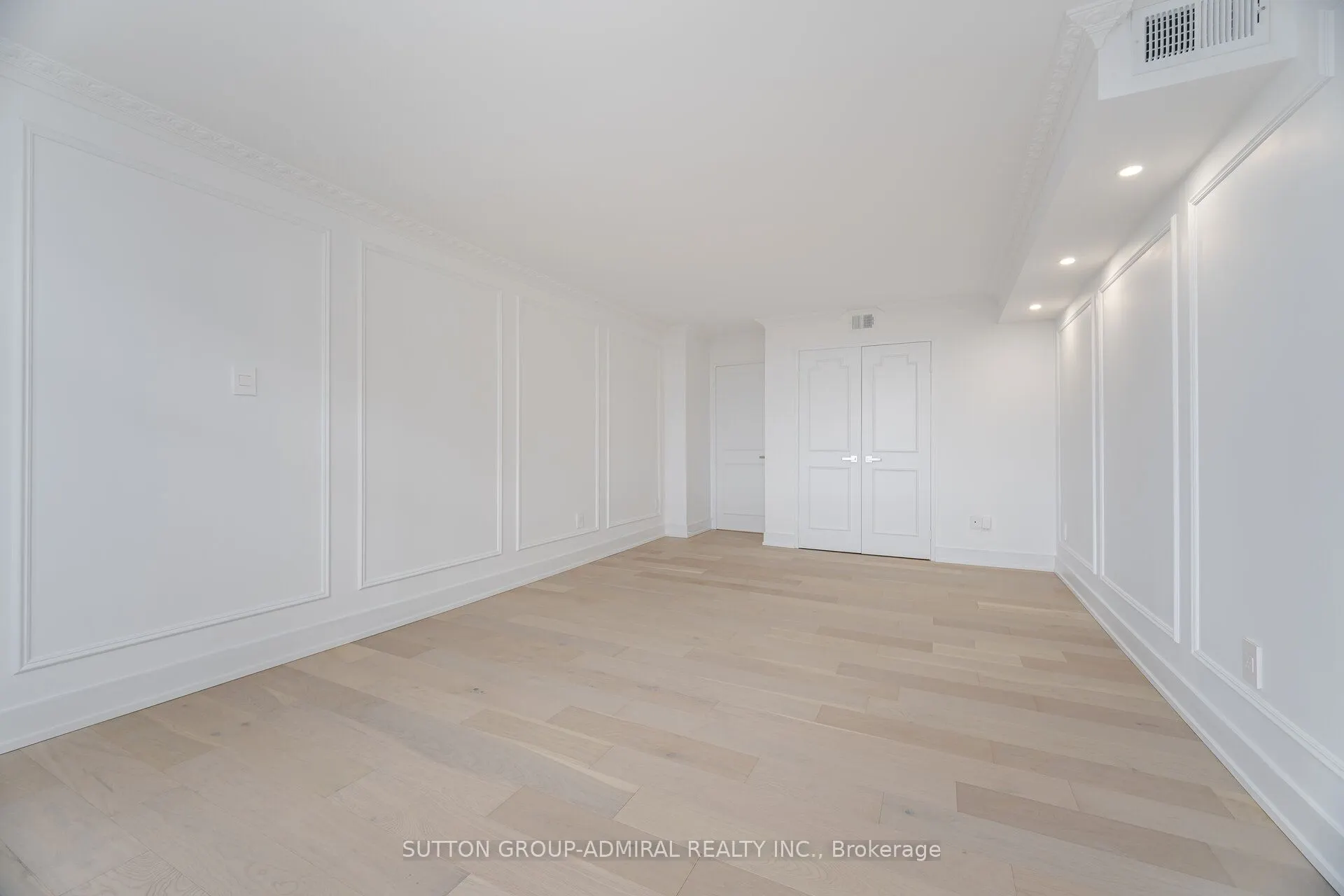 900 Yonge Street, #902