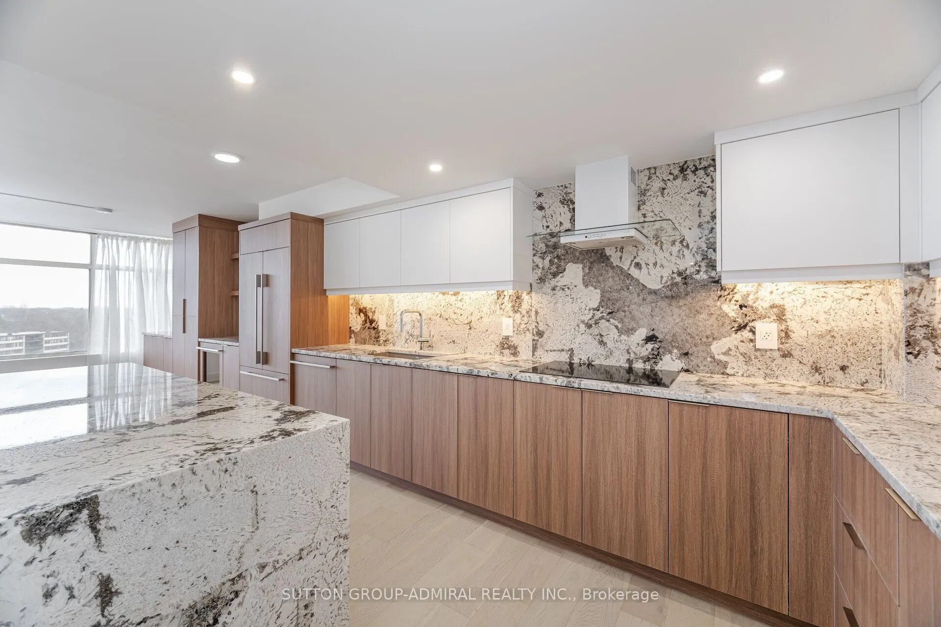 900 Yonge Street, #902