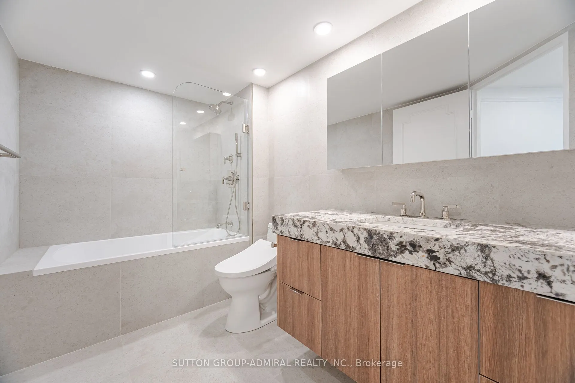 900 Yonge Street, #902