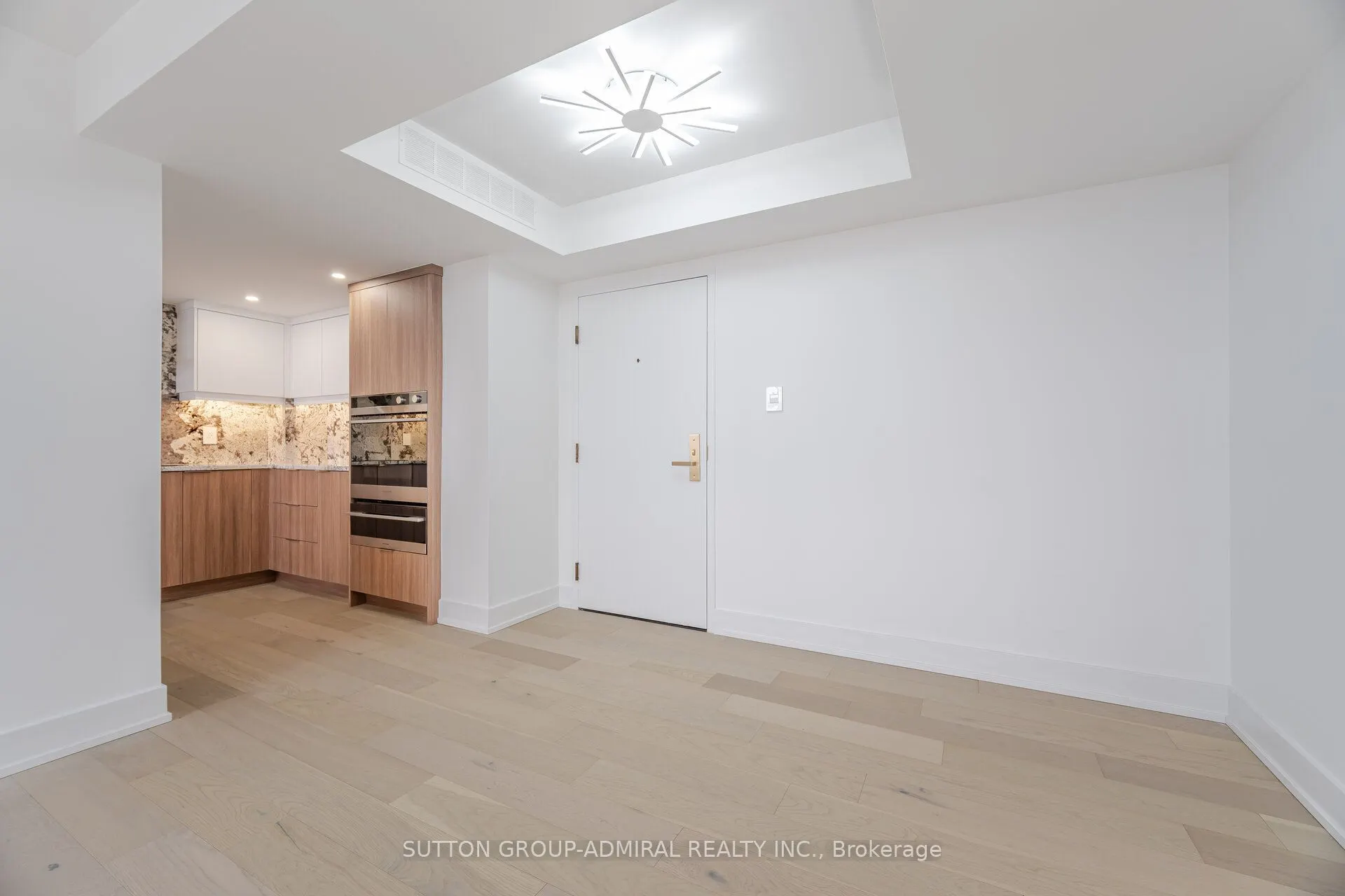 900 Yonge Street, #902