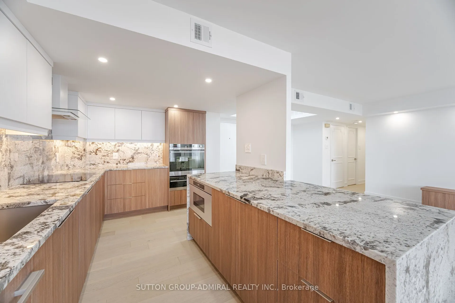 900 Yonge Street, #902