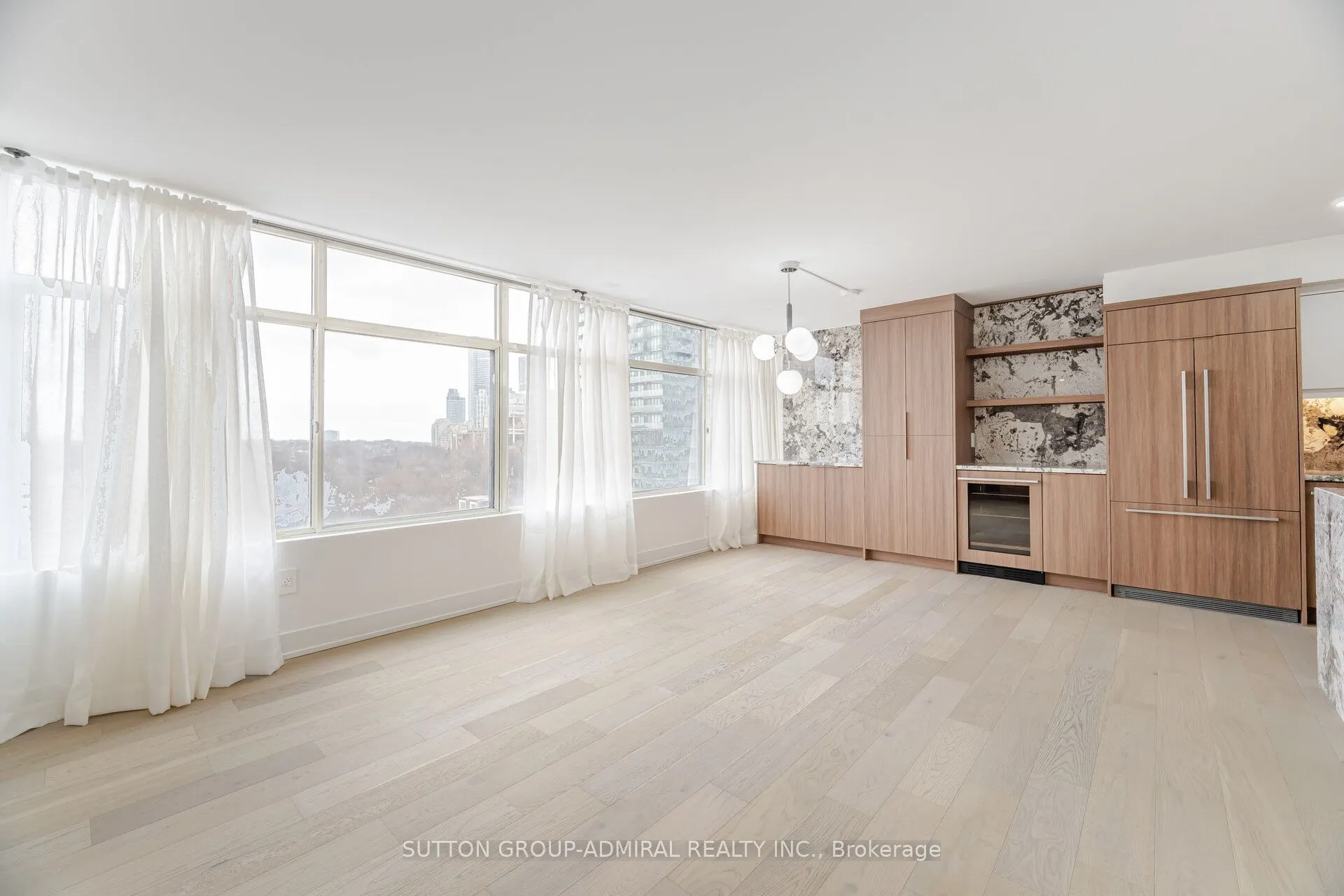 900 Yonge Street, #902