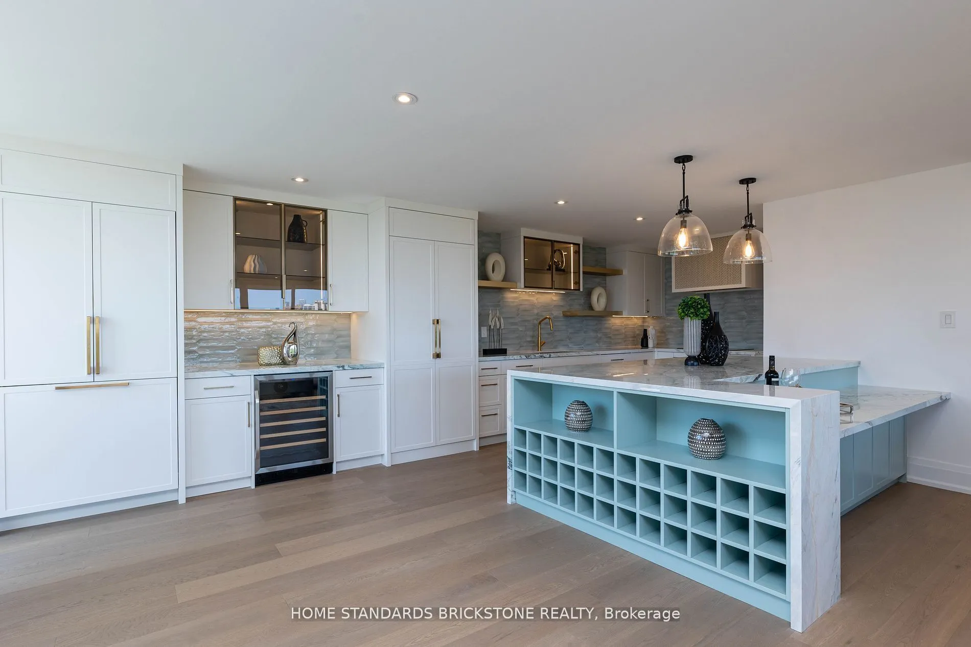 66 Collier Street, #9D