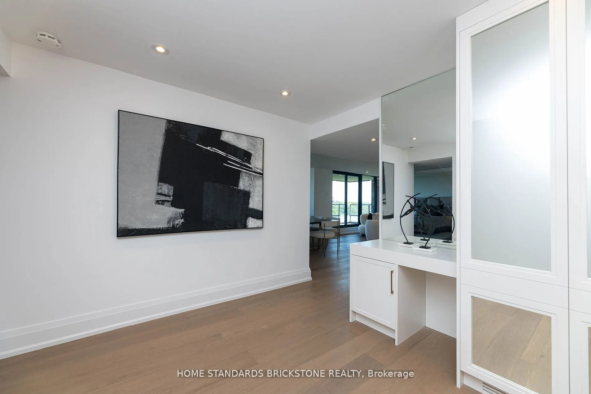 66 Collier Street, #9D