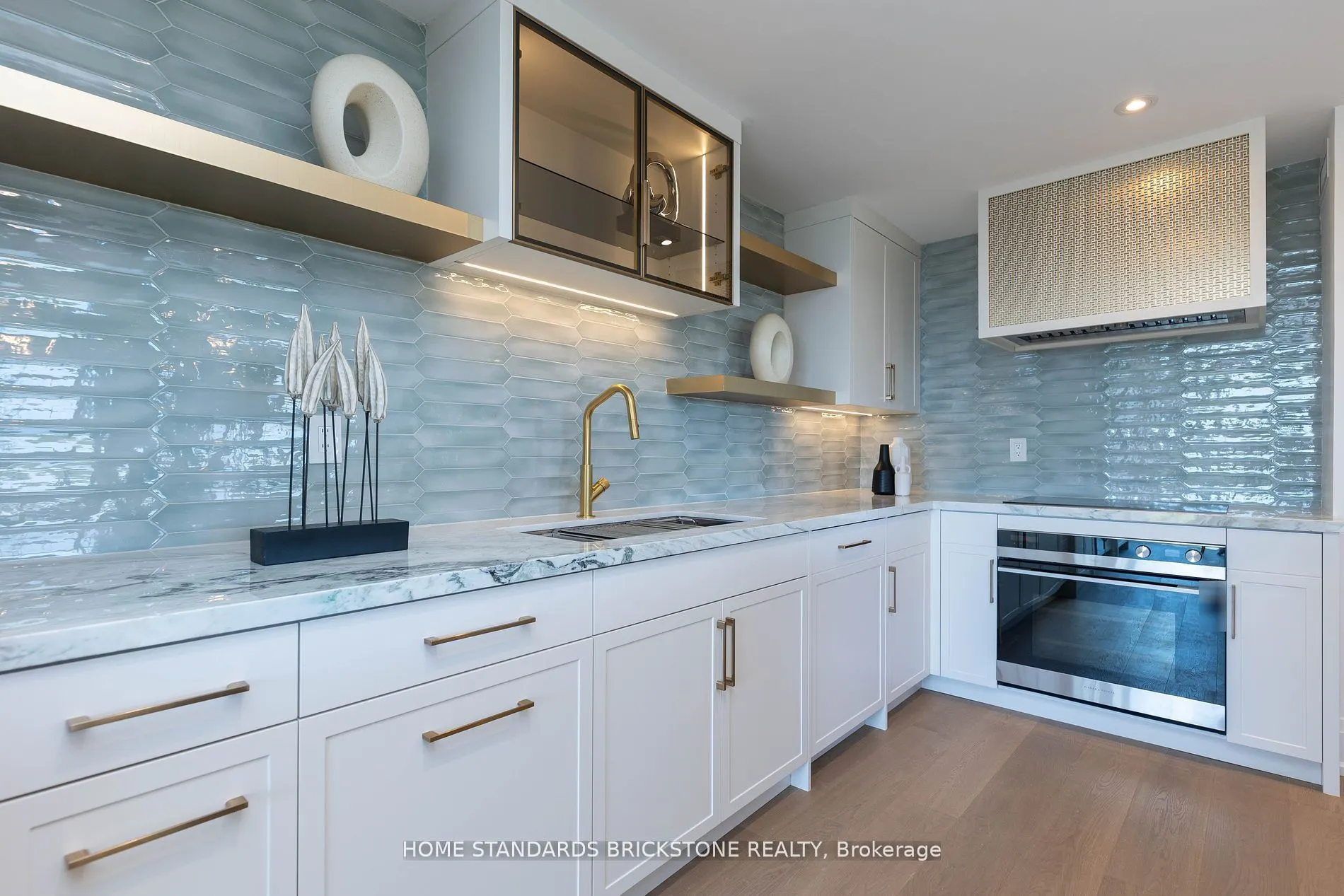 66 Collier Street, #9D