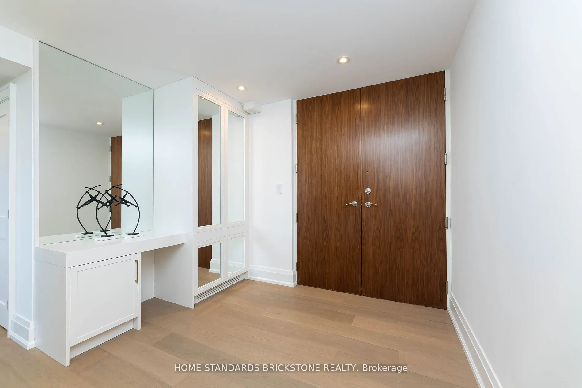 66 Collier Street, #9D