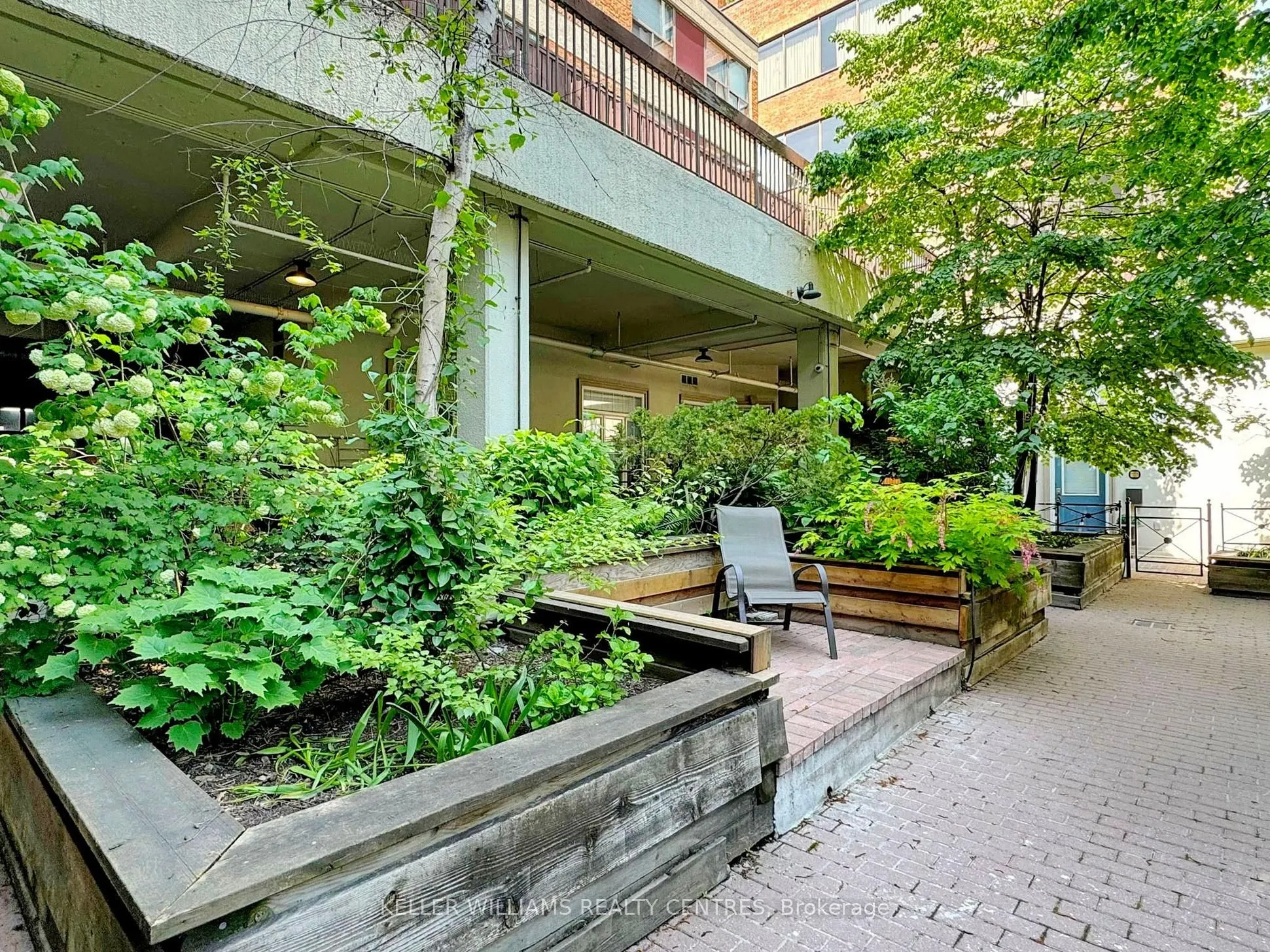 71 McCaul Street, #123