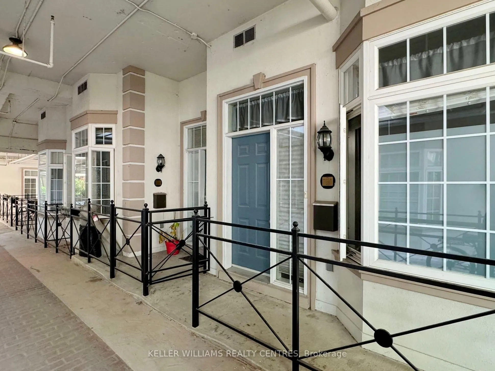 71 McCaul Street, #123