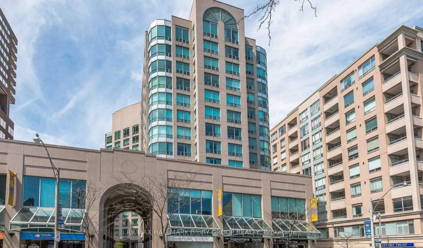 942 Yonge Street, #1105