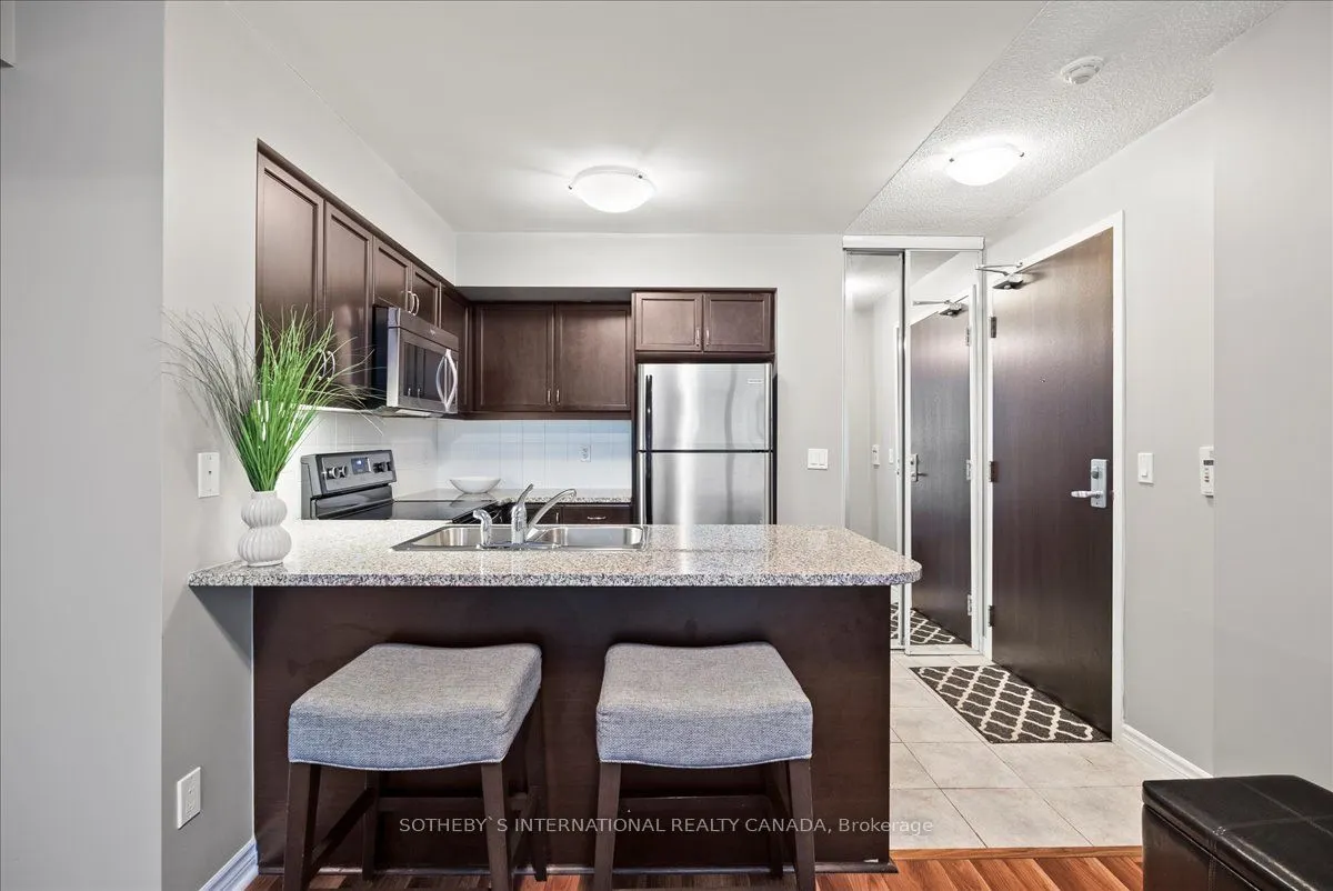 19 Grand Trunk Crescent, #707